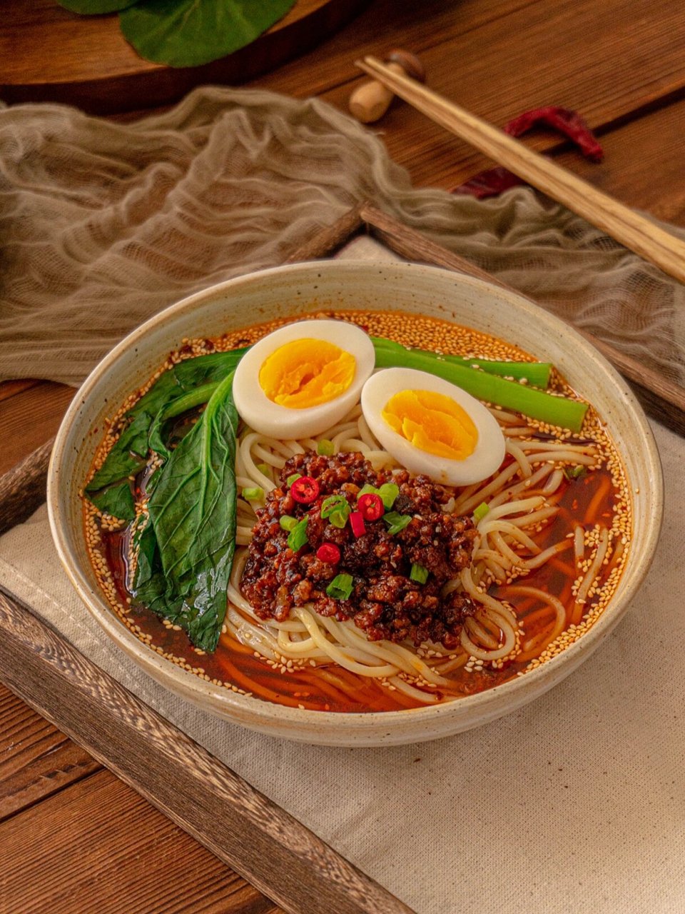 07第一步:布景 选好要用的道具,布景,光线我用的侧逆光.