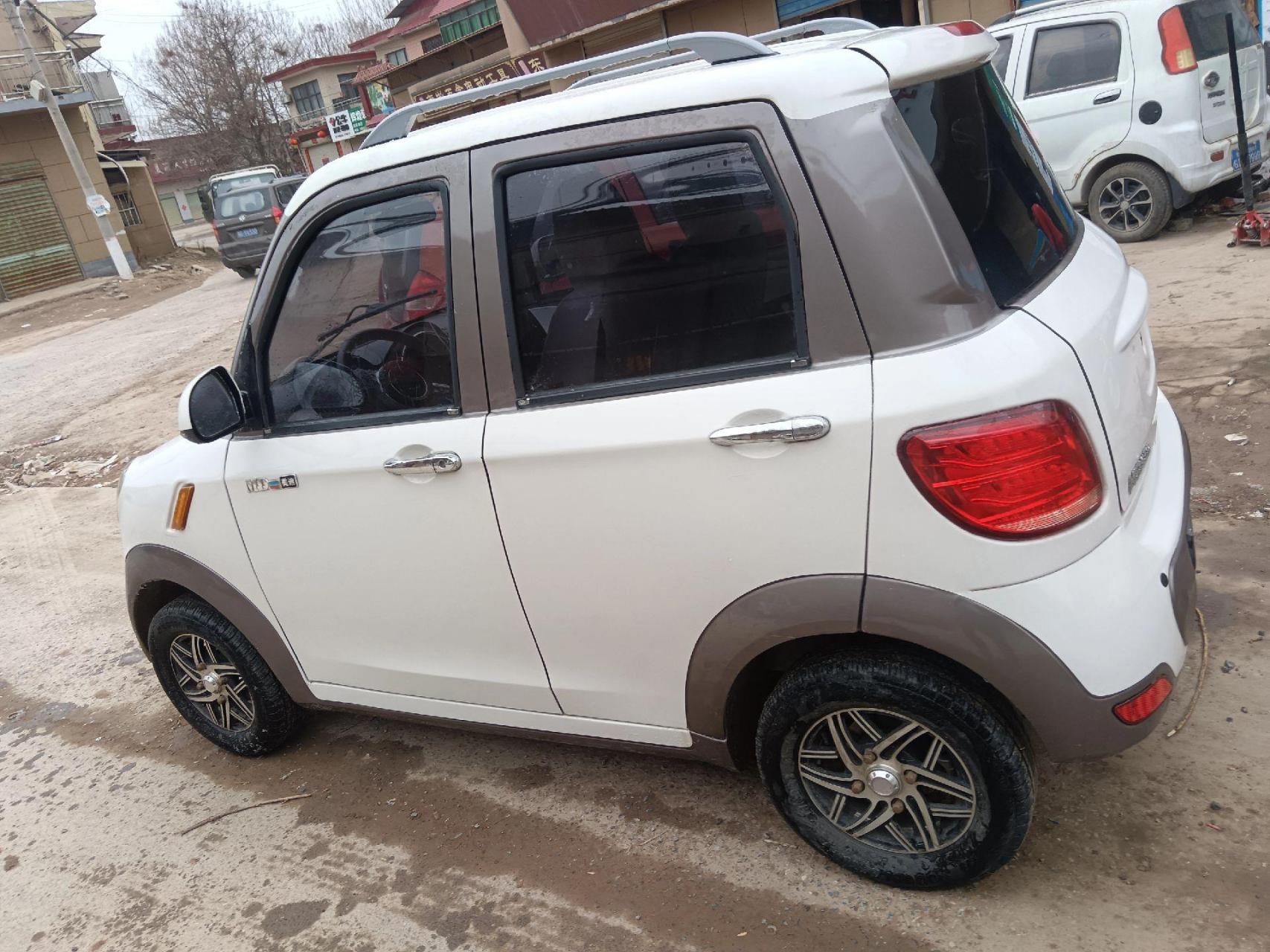 四轮低速电动车 新到高配美的电轿,9.