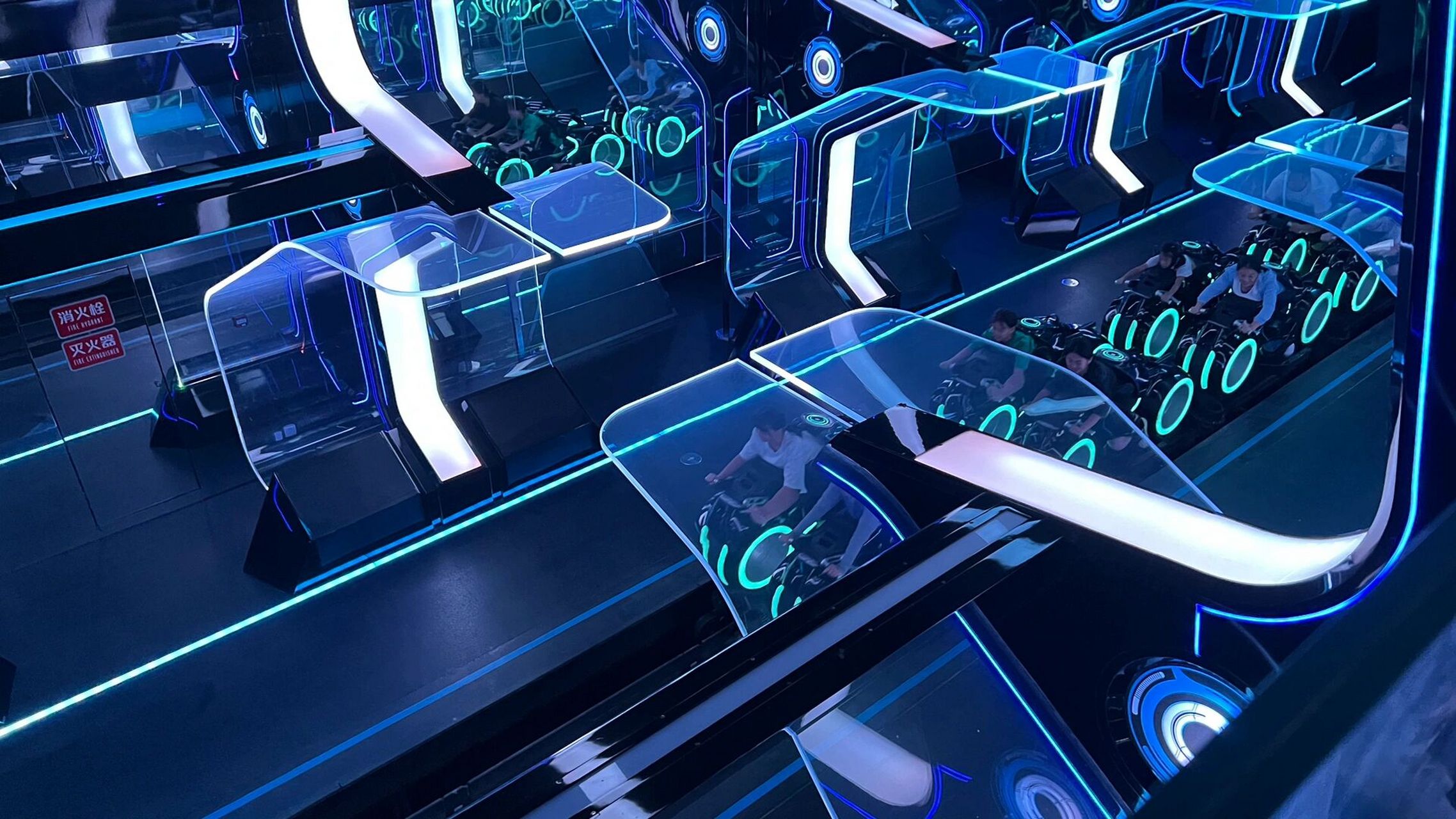 上海迪士尼创极速光轮怎么拍 刷了两遍创极速光轮我也拍到帅死人的