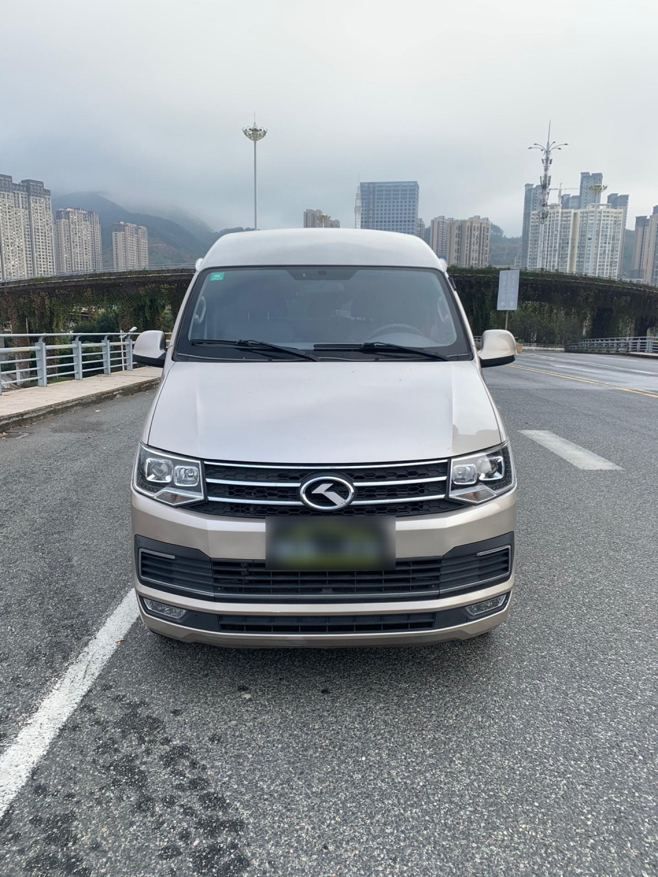 最新资源到金龙凯锐浩克本地房产一手车,车况漂亮公里数少九座蓝牌2.