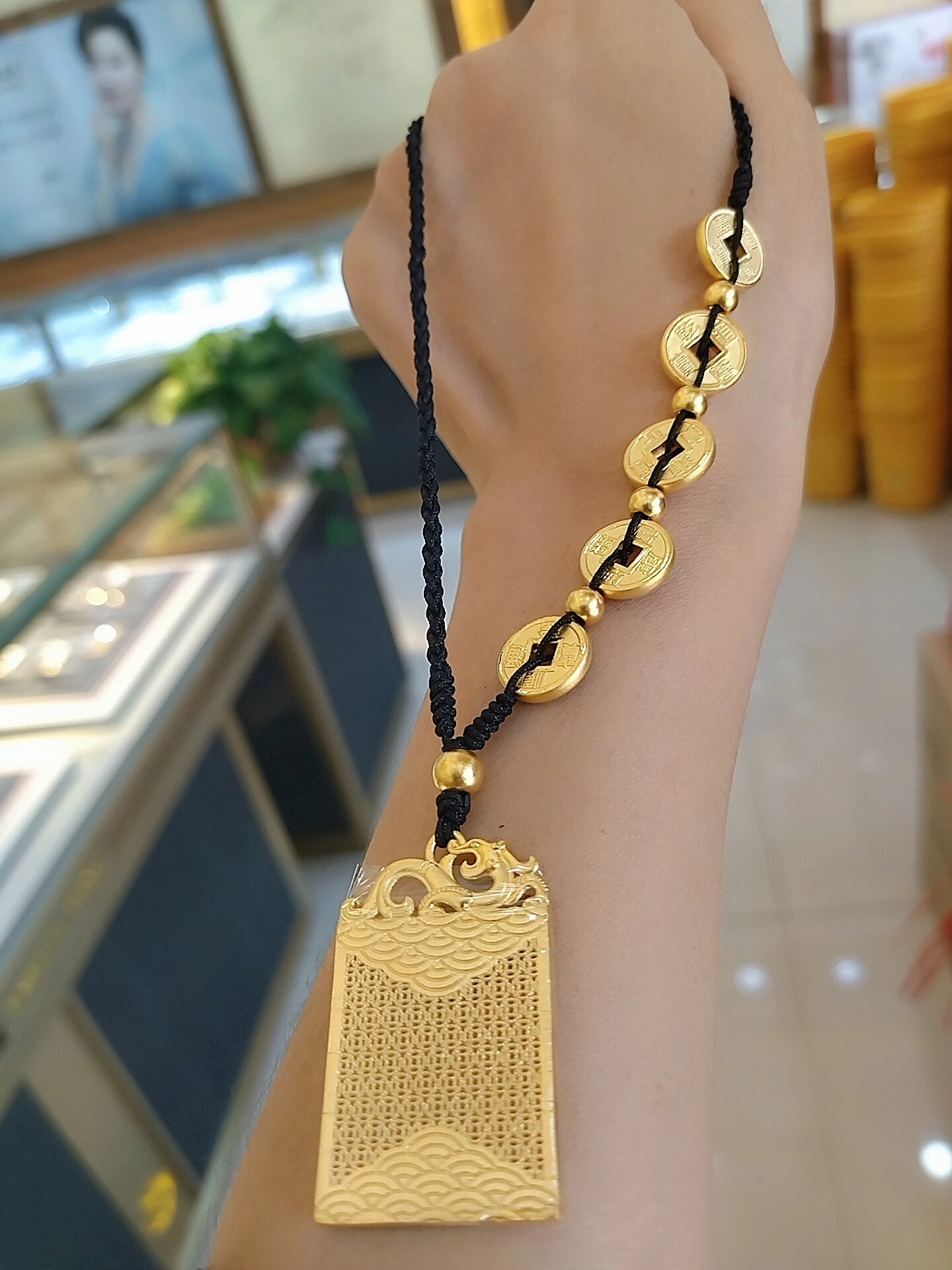 五帝钱编绳项链 "五帝钱"又称"帝王钱" 指的是顺治,康熙,雍正,乾隆