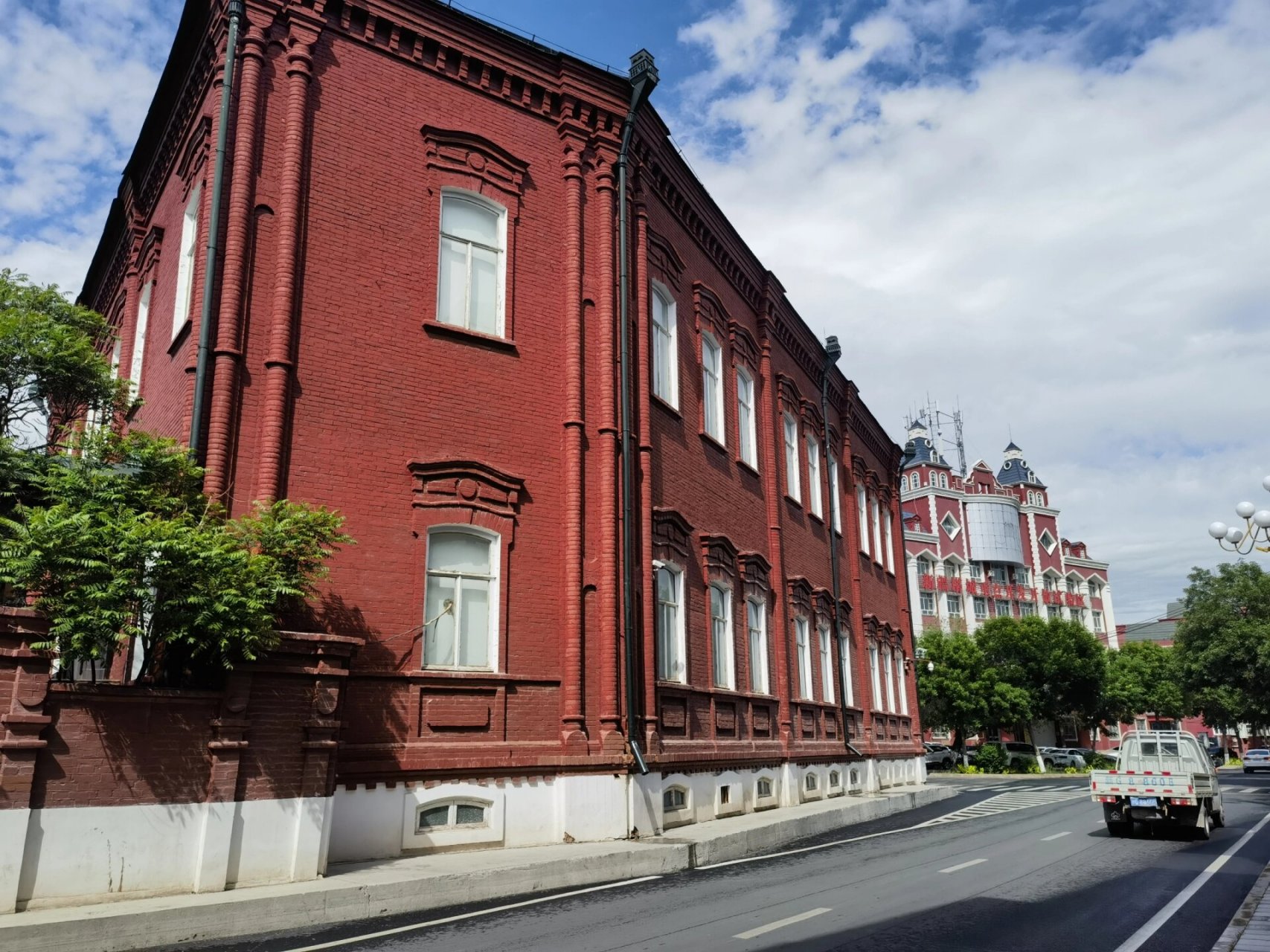 读万卷书不如行万里路 塔城红楼的建造者是来自俄国喀山的塔塔尔族