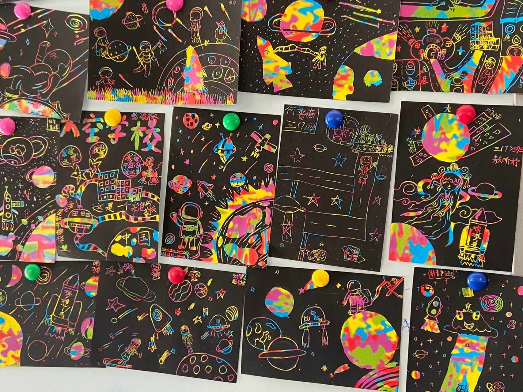 美术课堂|《星空的联想》 人教版三年级上册 学会用刮画纸绘制星空