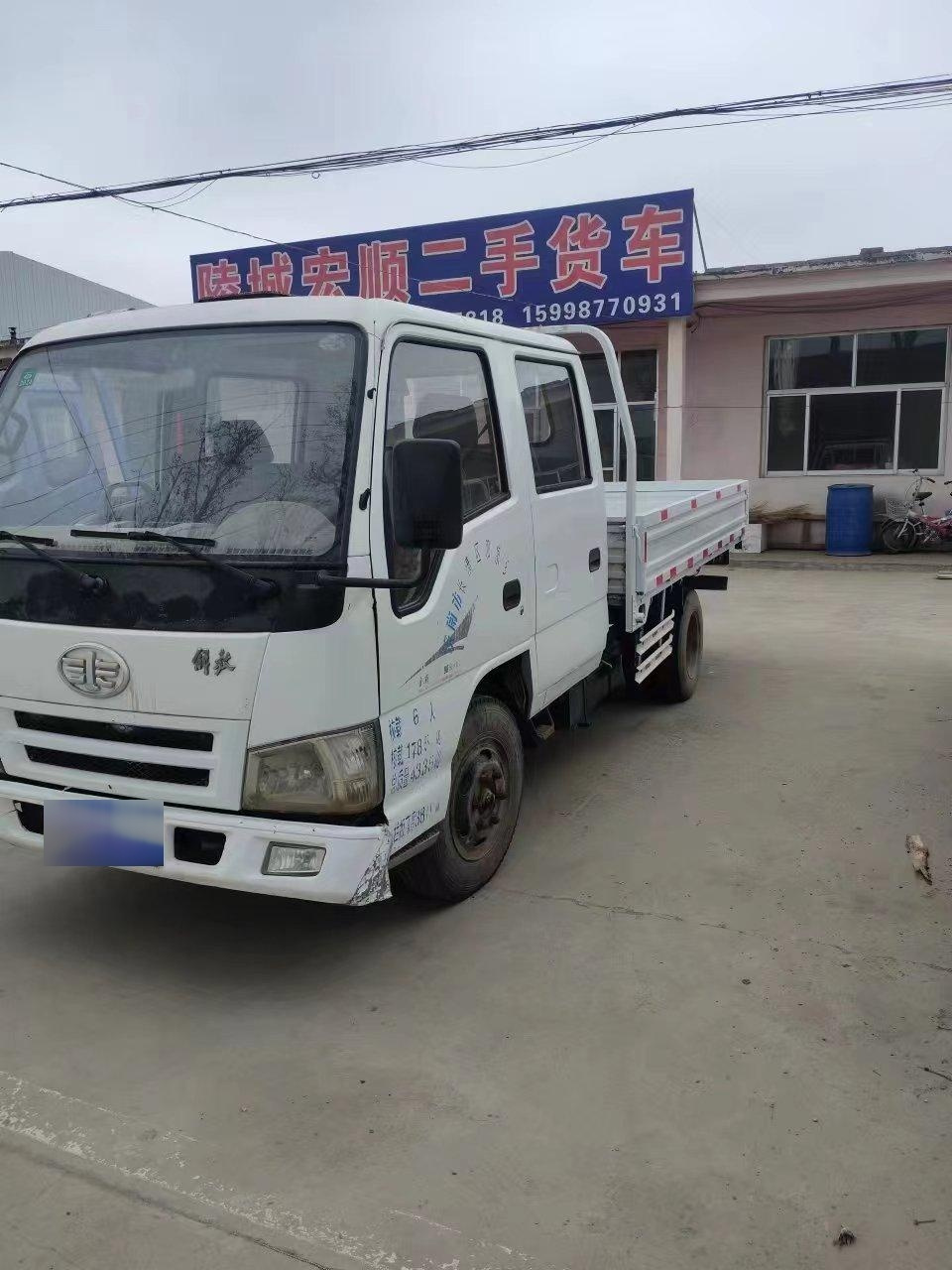 2014年10月,解放柴油大双排,这是难得一见的六座大双排,斗长三米三,宽