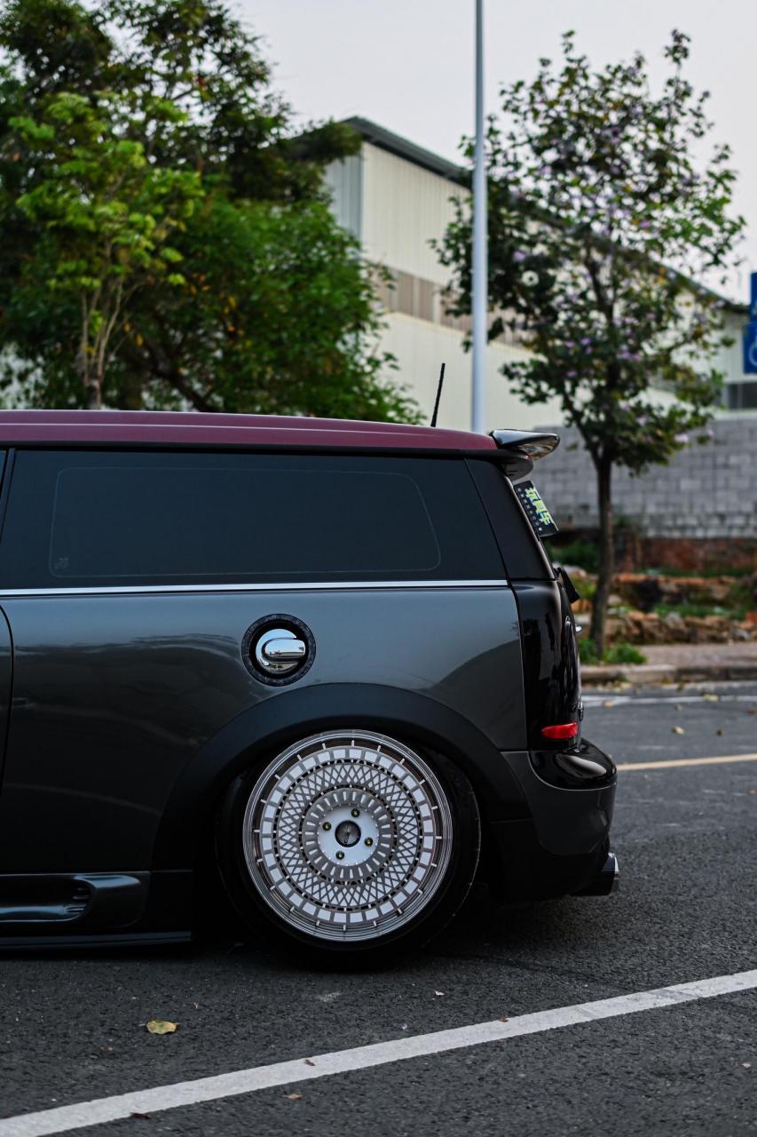 经过快2个月的折腾,总算把这台宝马minir55 打造成一台低趴姿态  奶爸