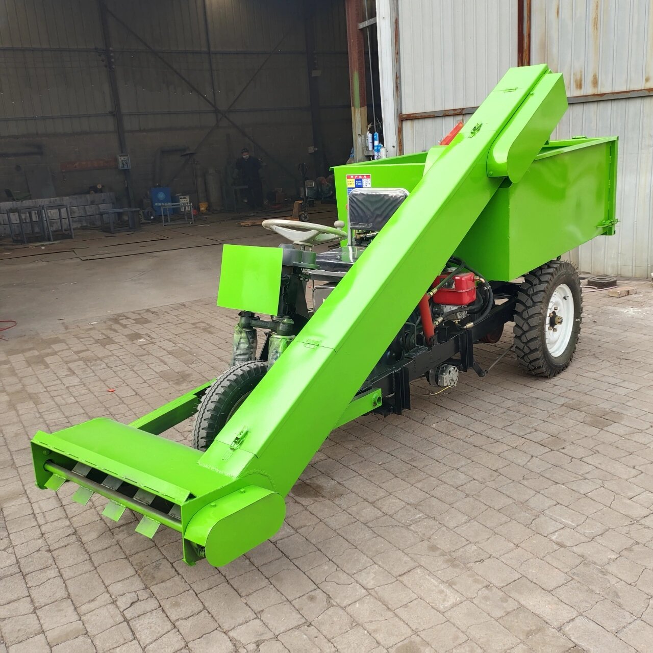 养殖场清粪车小型牛圈刮粪机粪便清理车自动铲粪车养牛场全套设备