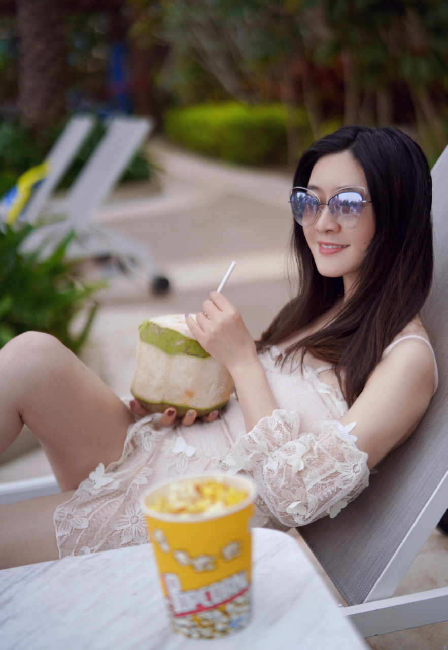 田海蓉,白色纱裙海滩休闲假日写真图集