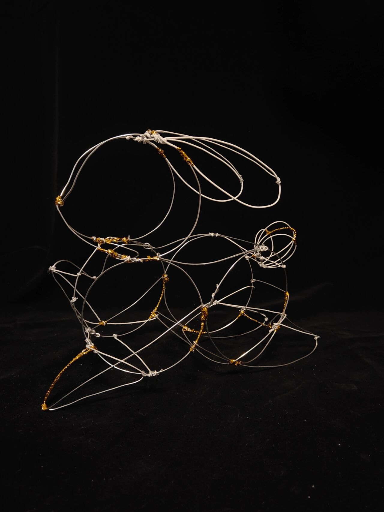 整理了下两只兔子灯的骨架 年底加班比较忙,可能会漏看消息 看到不少