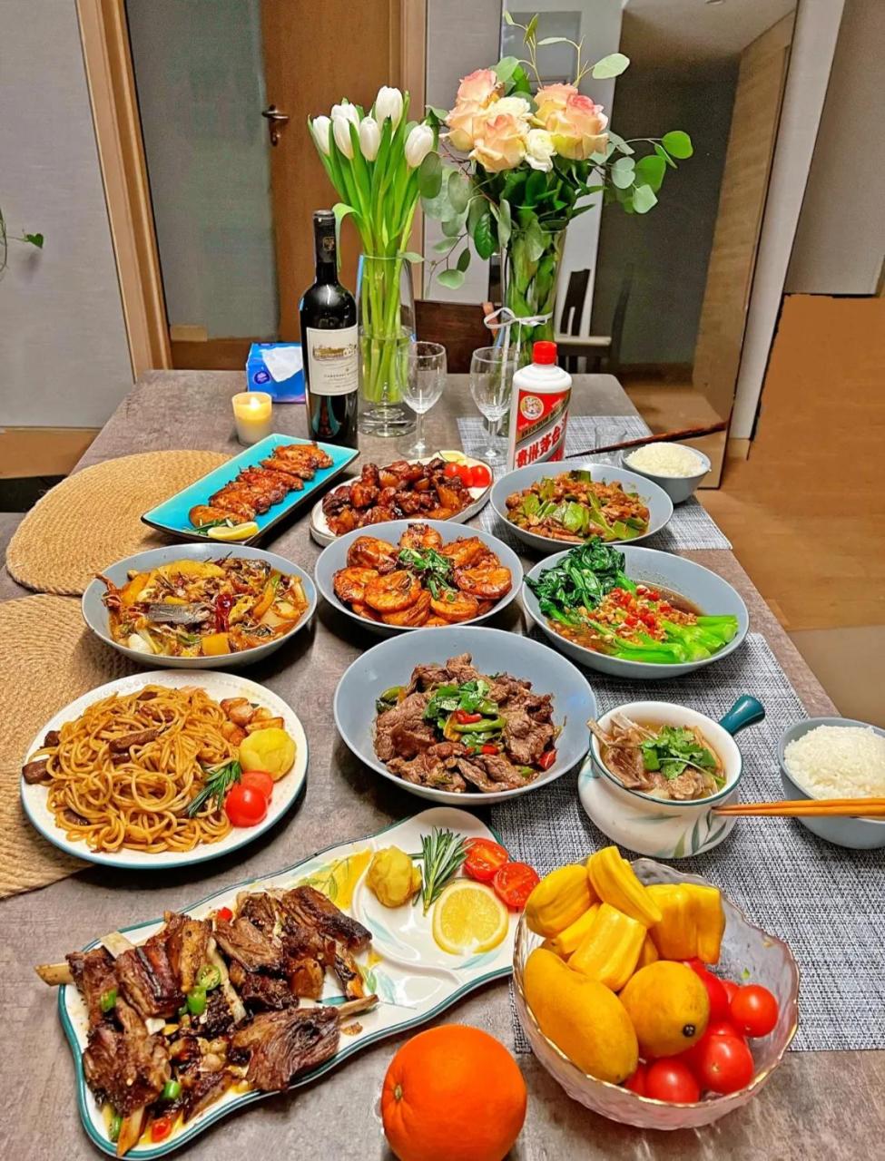 图二,广东人的生日家宴. 图三,安徽人的生日家宴.