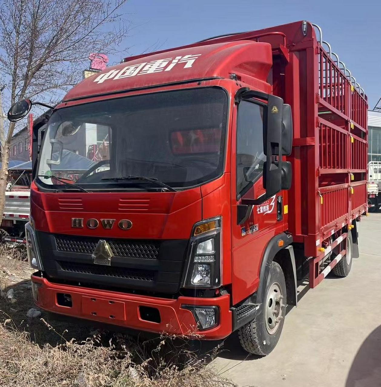 重汽豪沃金标悍将搭载潍柴170马力,法士特8档变速箱,200升大油箱,宽体