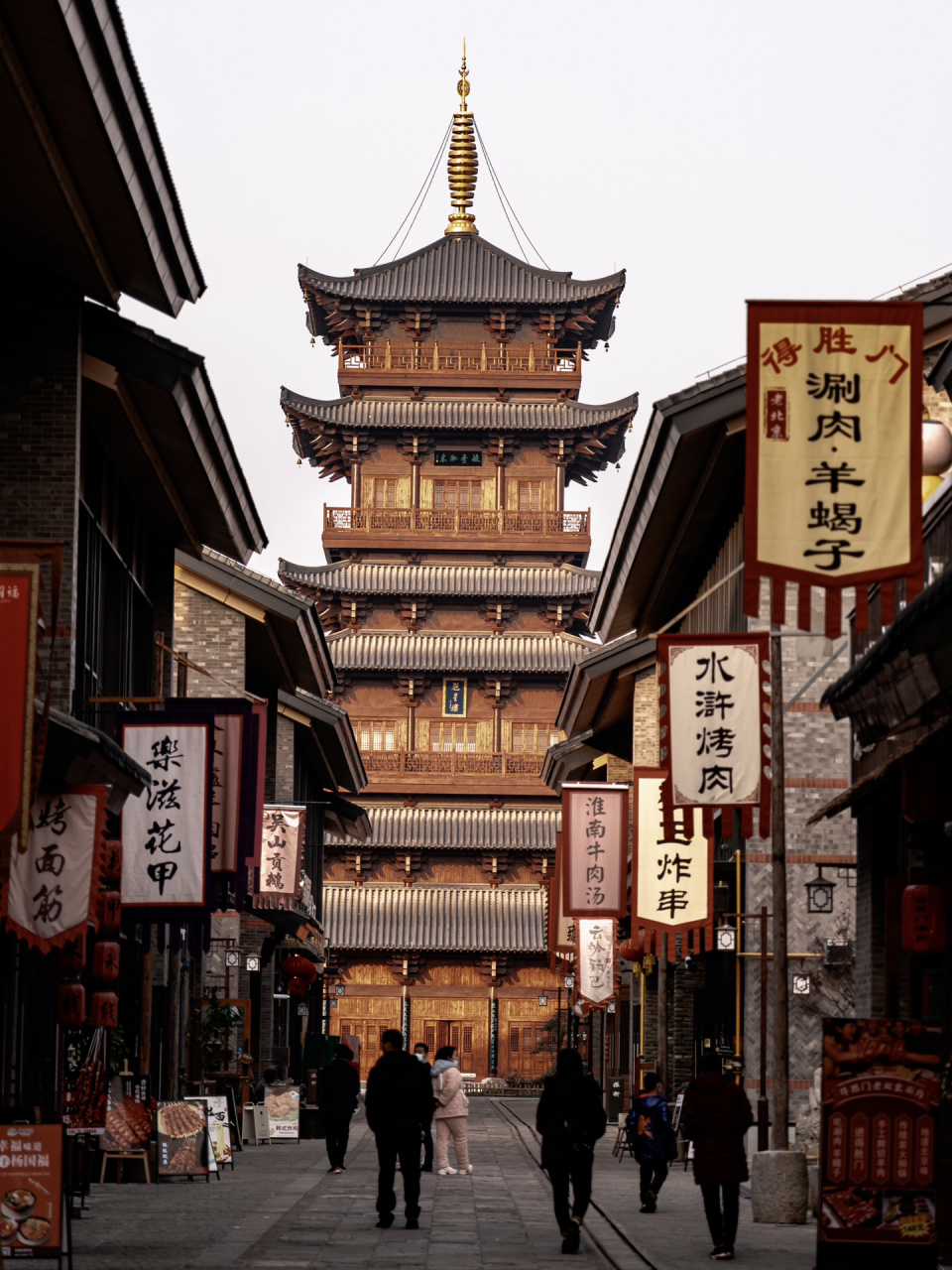 不妨一看的现代街区 位于肥东县 靠近瑶海区 是现代仿古建筑的街区