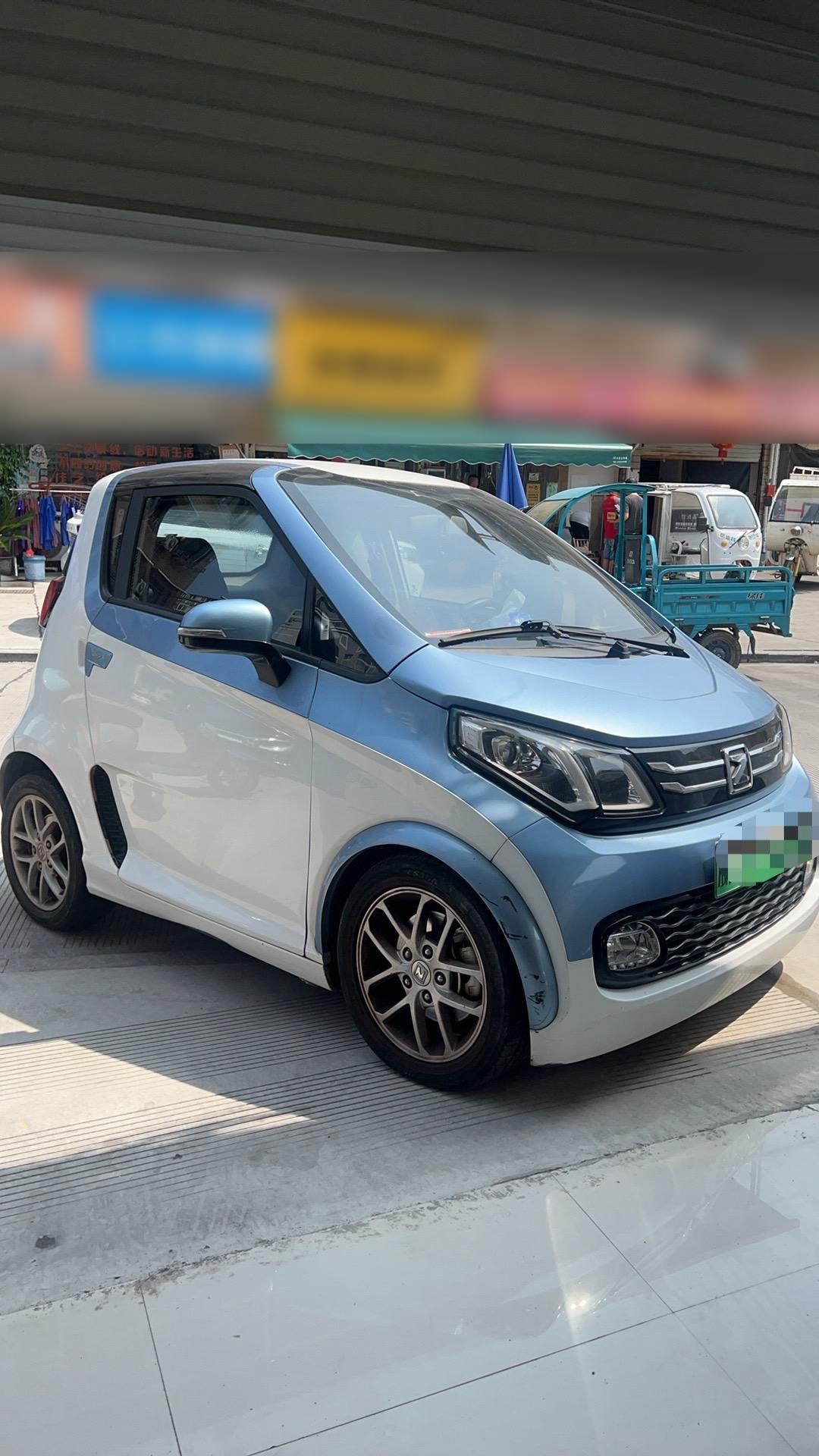 关于众泰e200小电车,这款双电机驱动,续航达200公里的新能源汽车