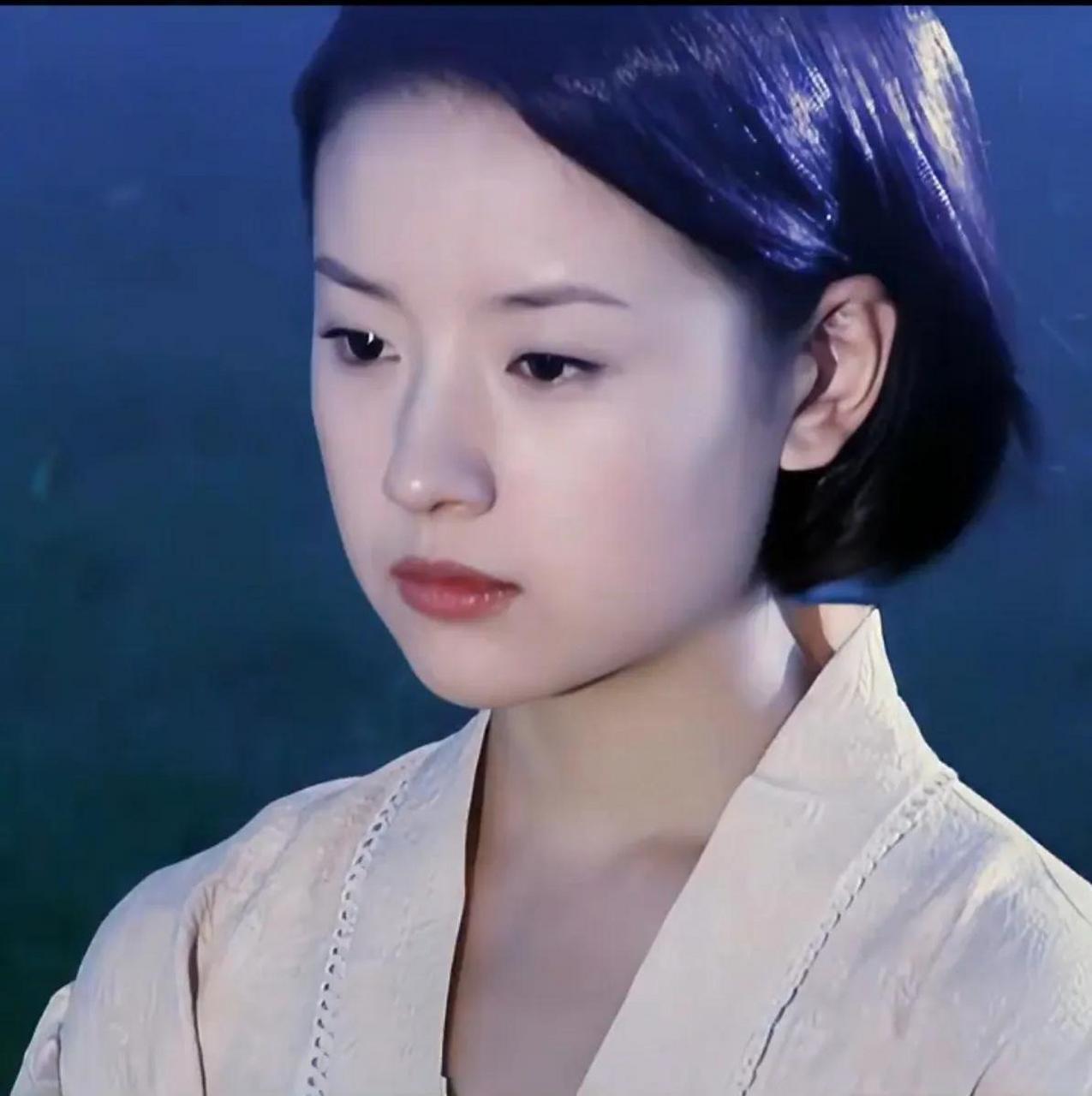 年轻时候的董洁真得很美胶原蛋白满满,气质也很清纯,让人过目难忘