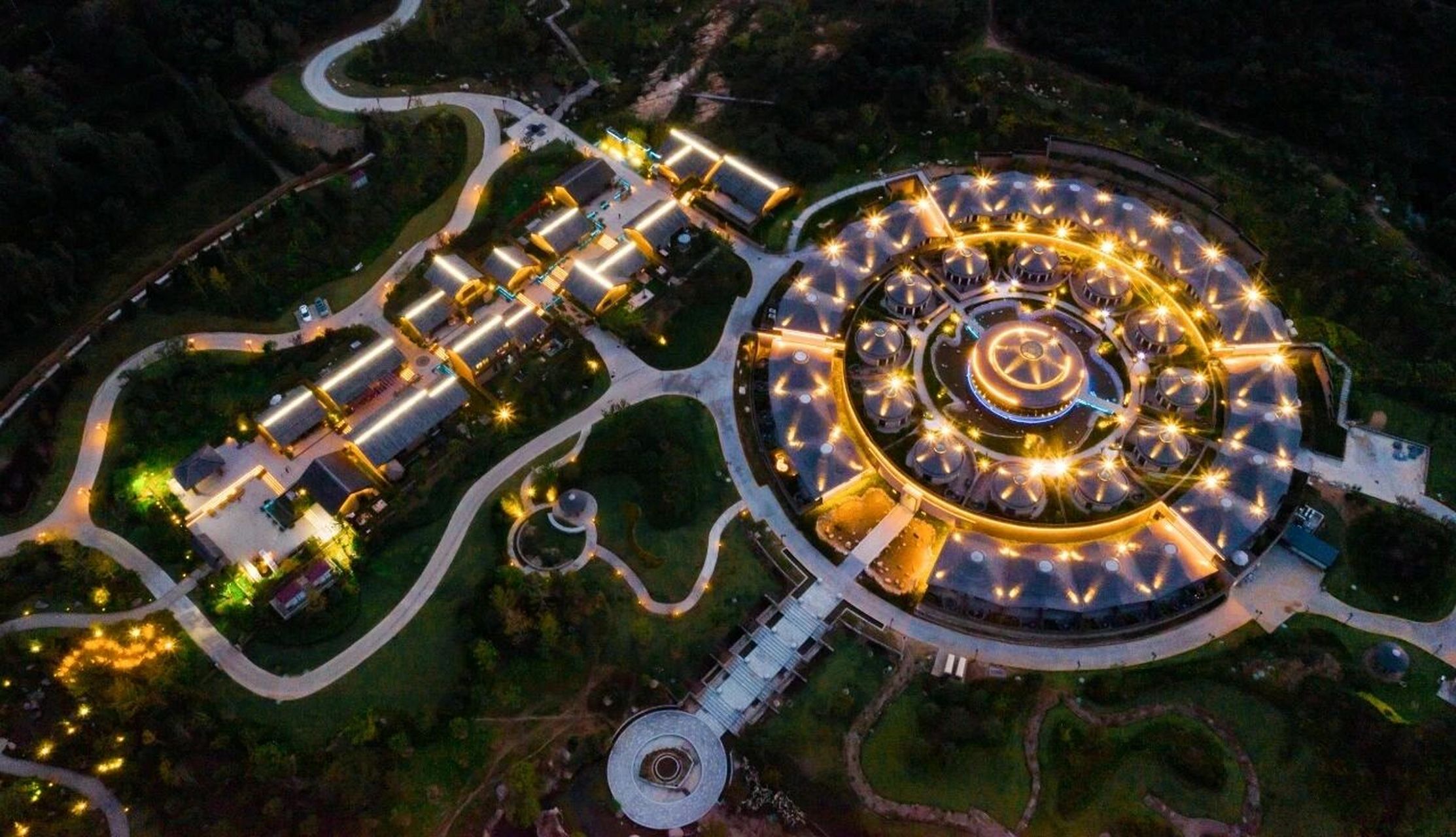 日照天台山旅游攻略之民宿篇 太阳客栈|原始太阳部落建筑风格,49间