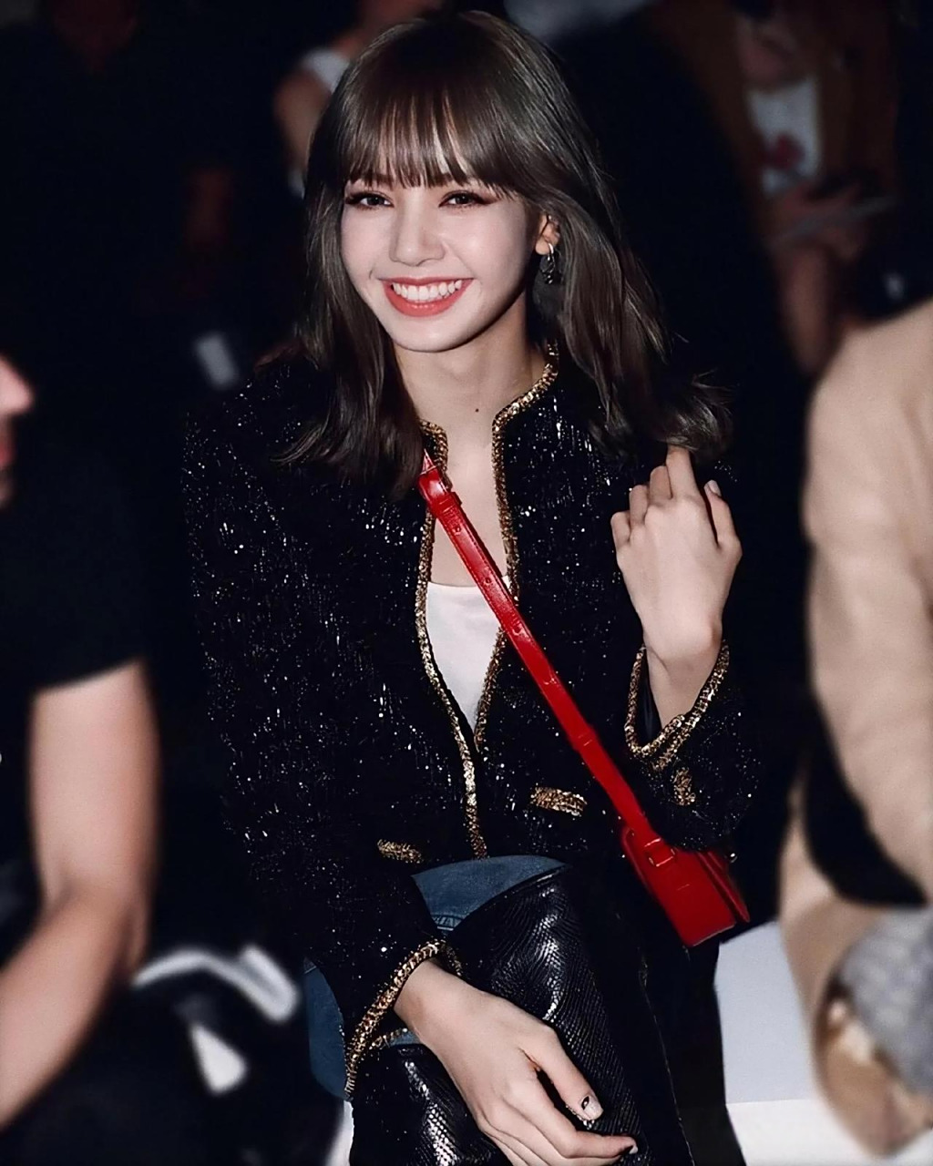 这还是同一个人吗? 娱评大赏 lisa疯马秀 lisa妆容