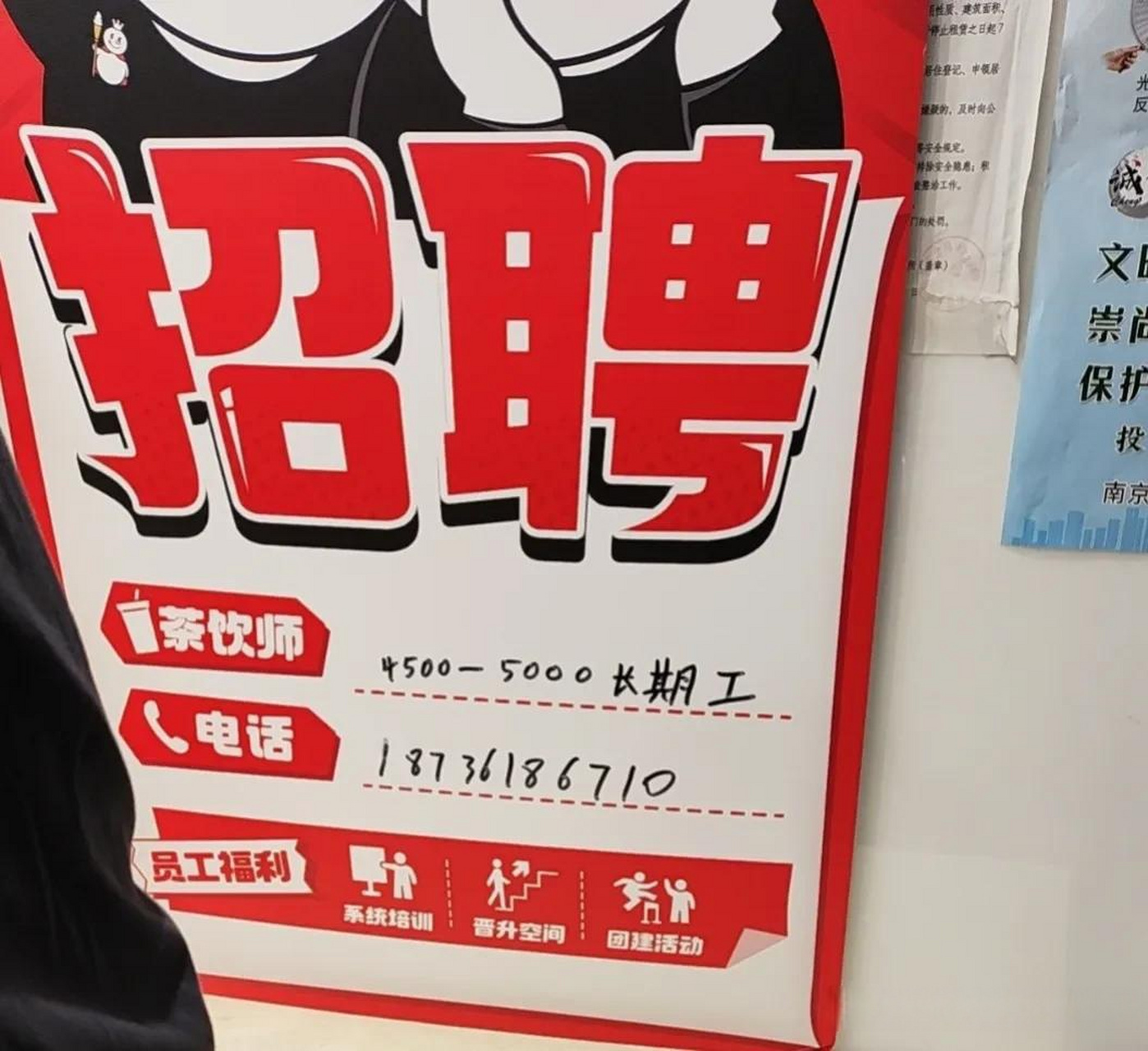 国家统计局最新数字显示,二季度末,16-24岁劳动力调查失业率为21.