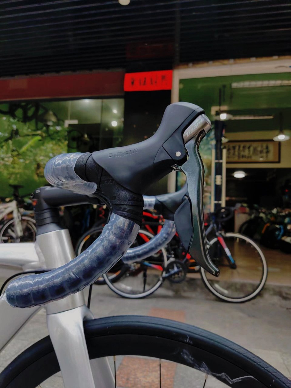 捷安特propel sl disc 2 超好看的亮银配色 大宽管气动车架(碳纤维