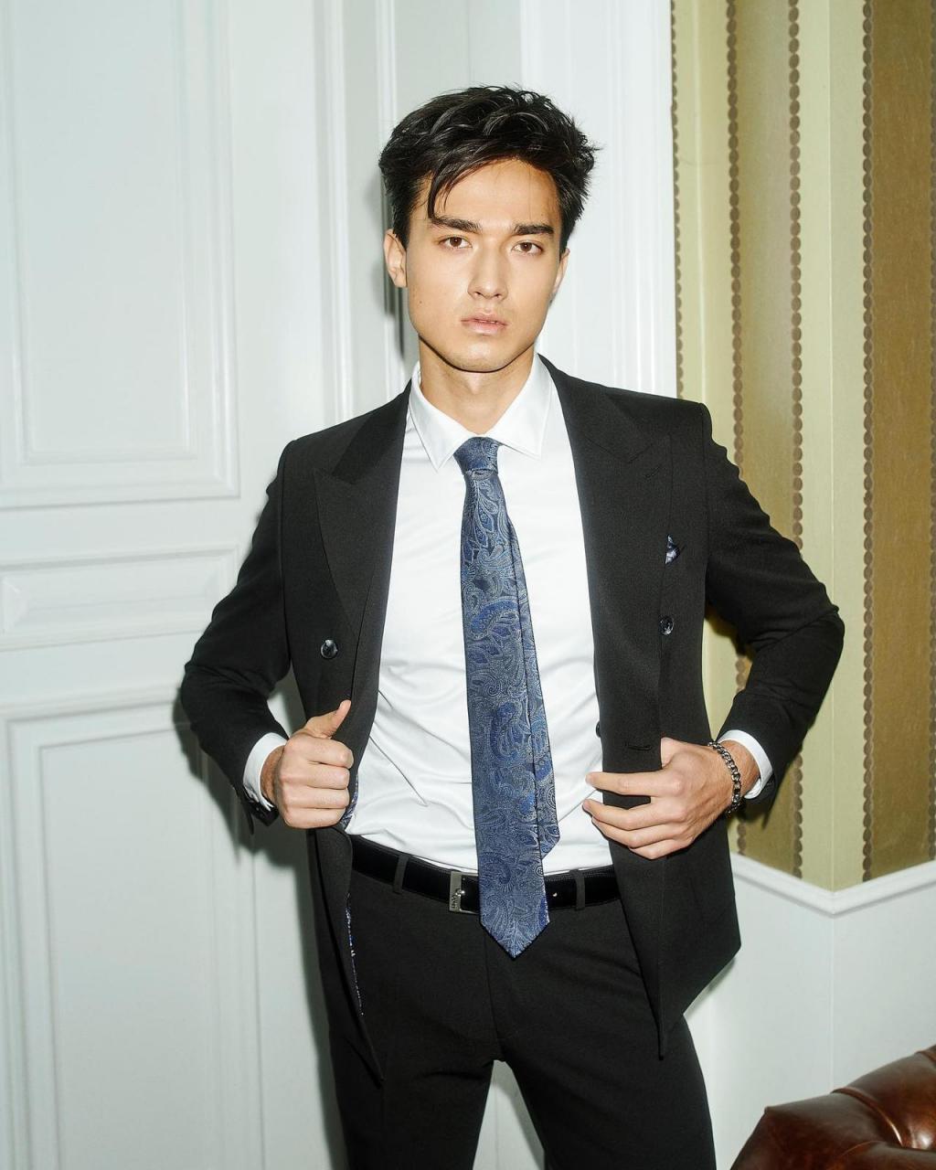 最近,我非常喜欢的丹麦男模 mads holmboe(马德斯·霍姆博尔)度过了