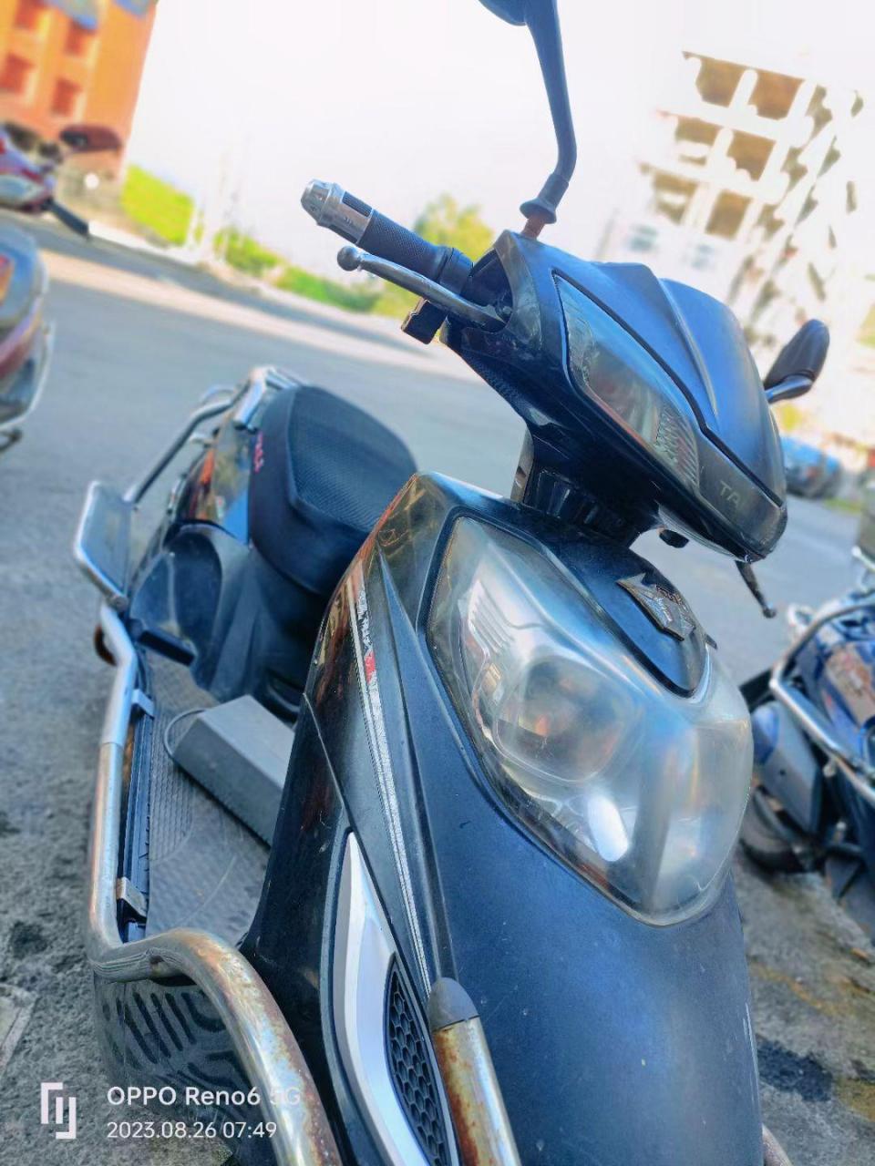 台铃大金刚第一代,搭配72v45安的6块大电池三轮车装五个,它装6个,爬坡