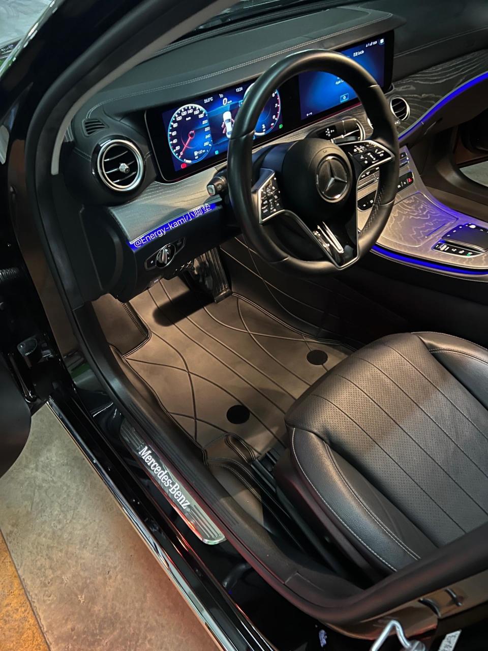 奔驰e300耀夜黑内饰真的有点优雅!