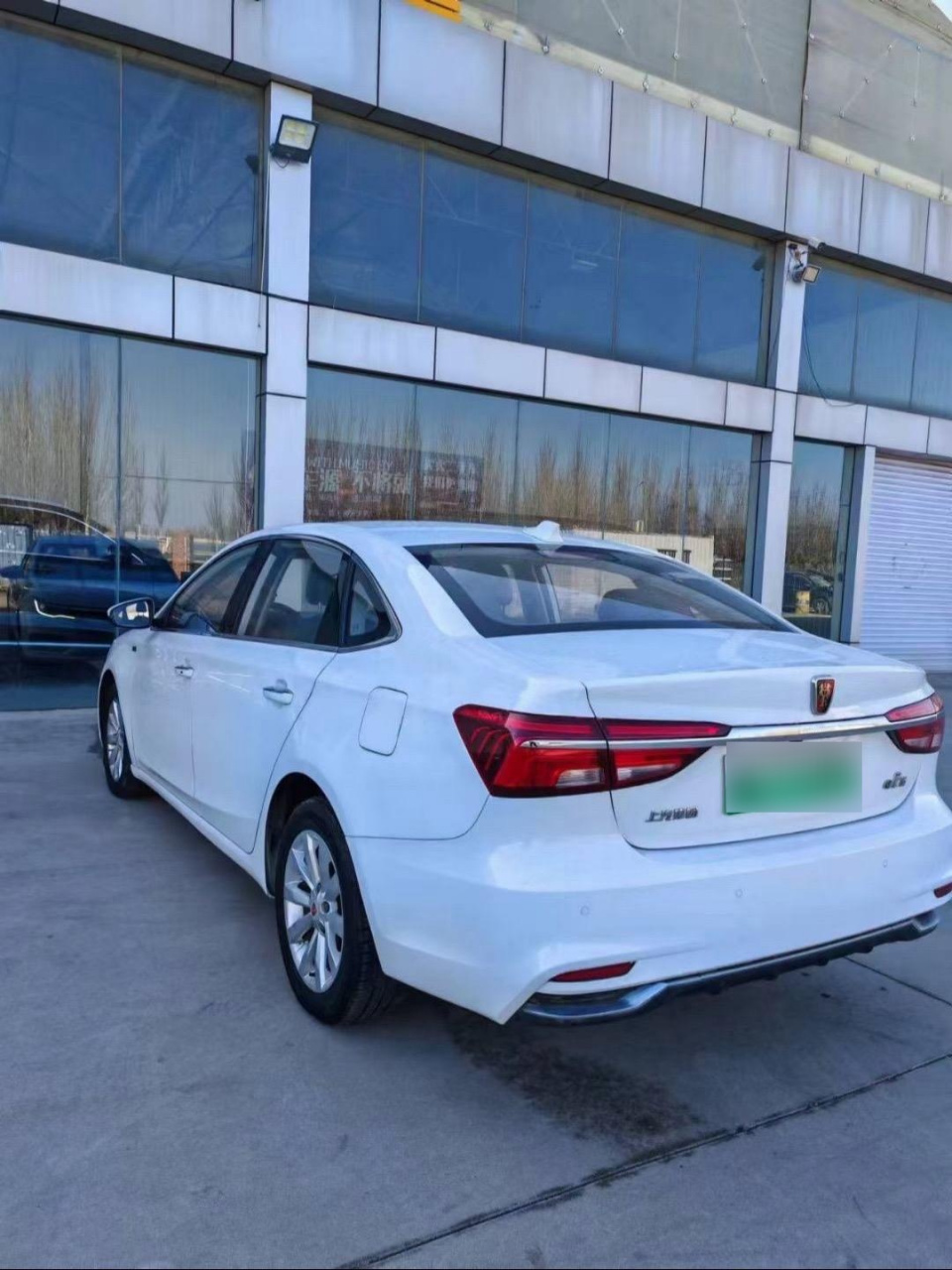 新到一批19年荣威ei6油电混动,经济省油,车况精品,可零首付购车