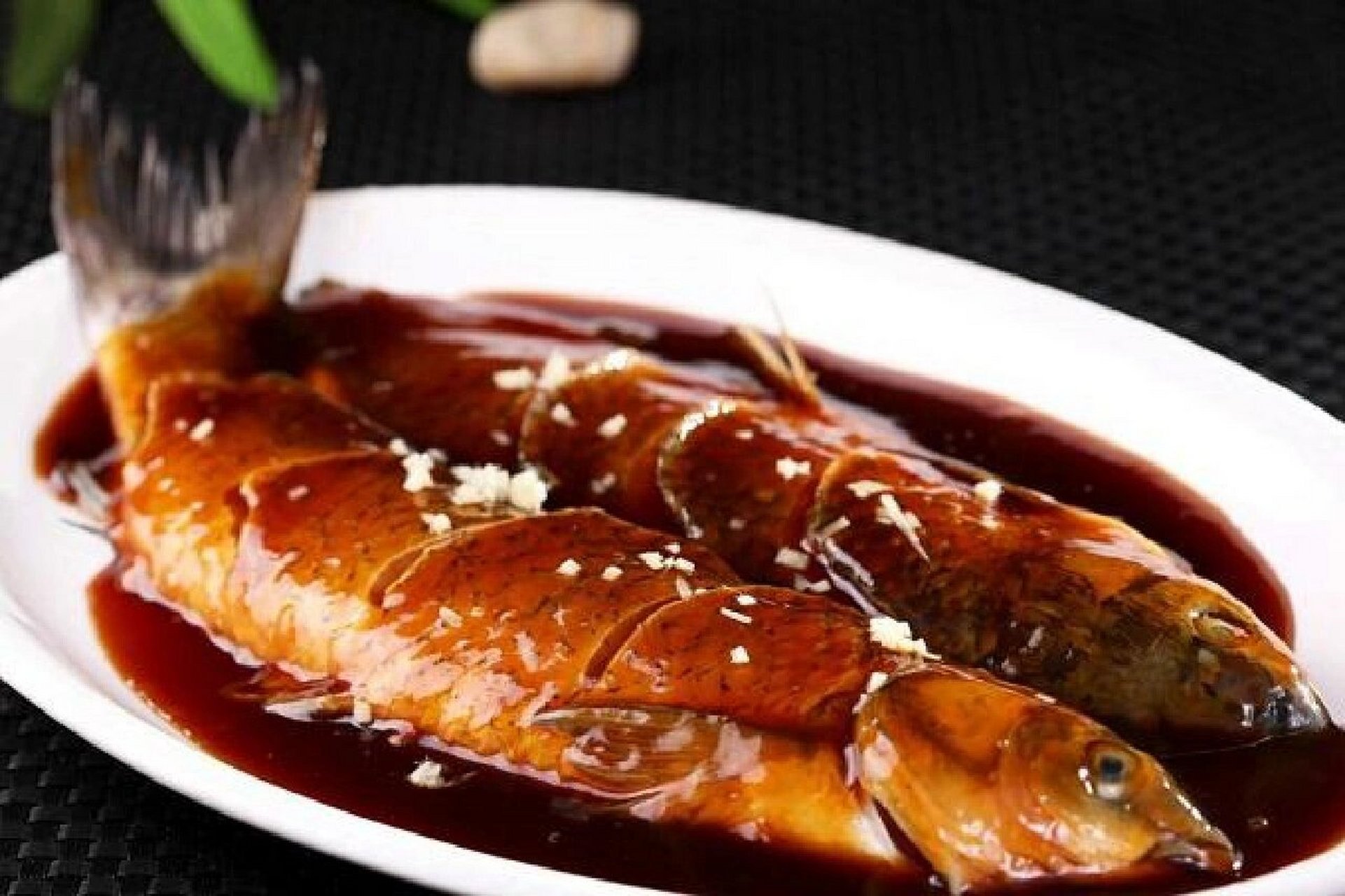 文化——西湖醋鱼 西湖醋鱼: 西湖醋鱼是杭州名菜中的看家菜,属浙菜系