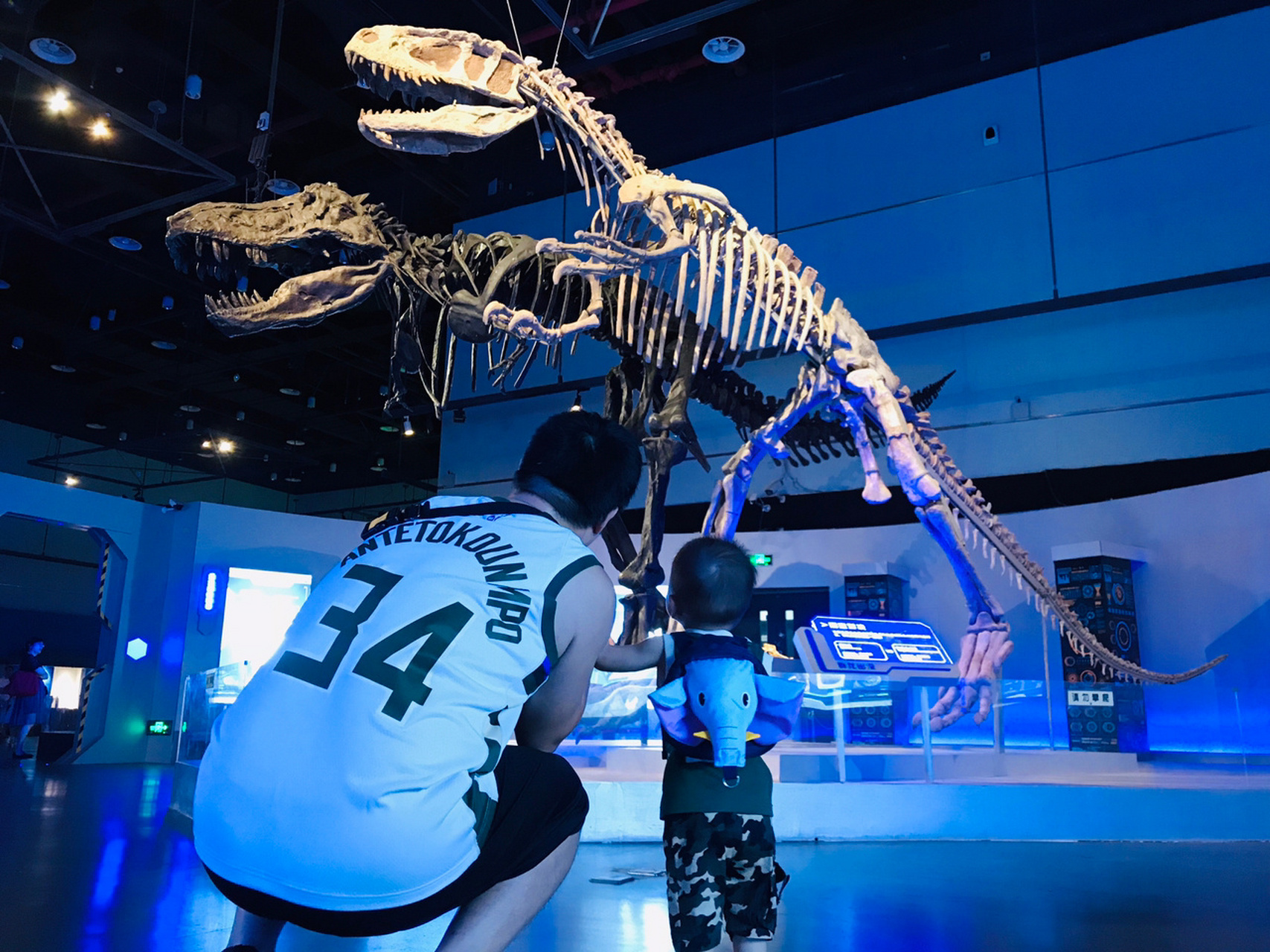 【广州恐龙展】 周末真的好好好多人,都是小朋友多,当然读书的小朋友