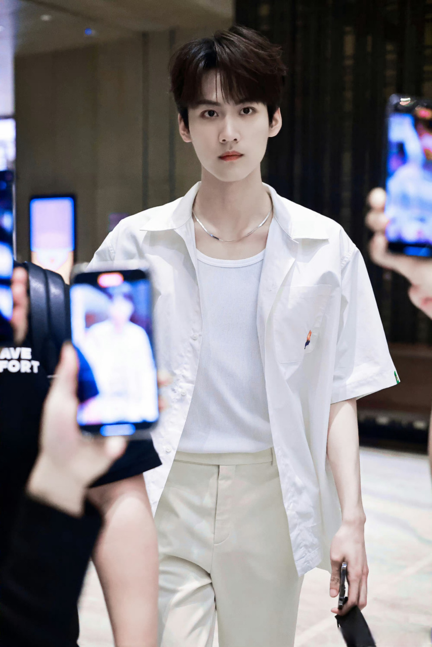 今晚的周柯宇太帅了# 有被帅到