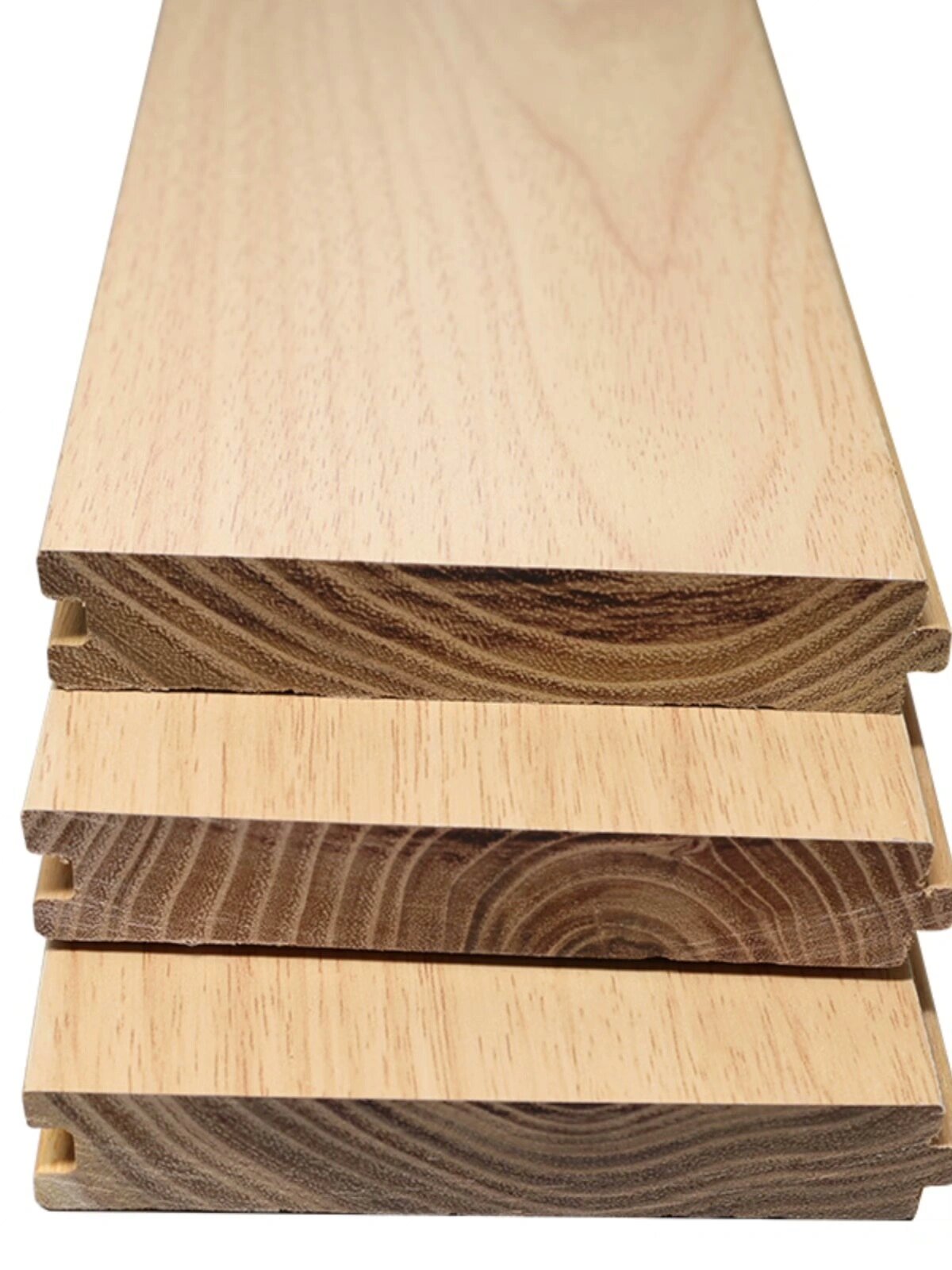 自然之美,番龙眼纯实木地板,点亮家的温馨 在这个喧嚣的城市,我们渴望