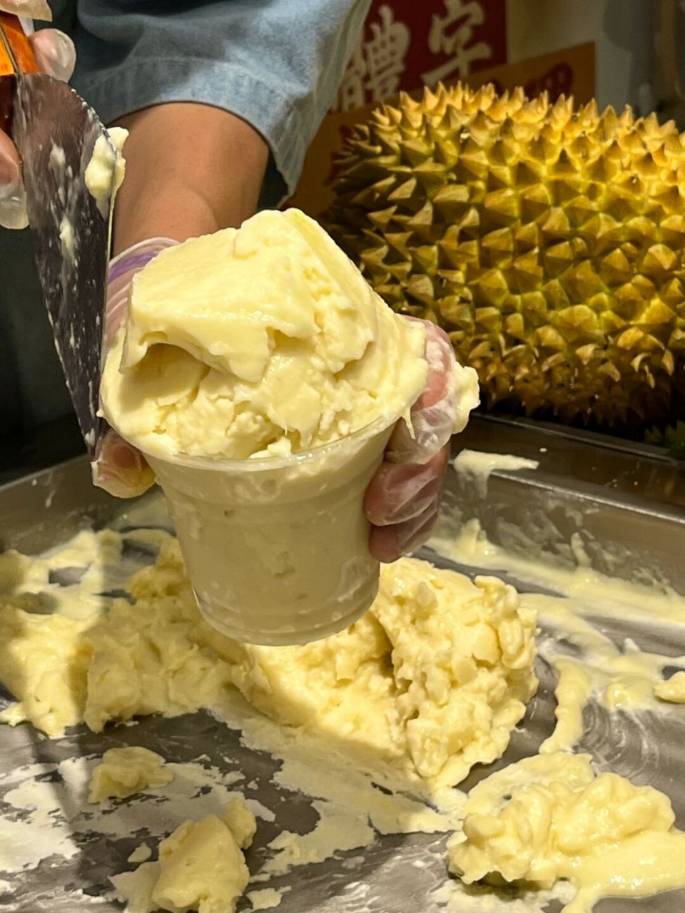 909.9一份的榴莲炒冰! 亲眼看着小哥加了好多果肉!