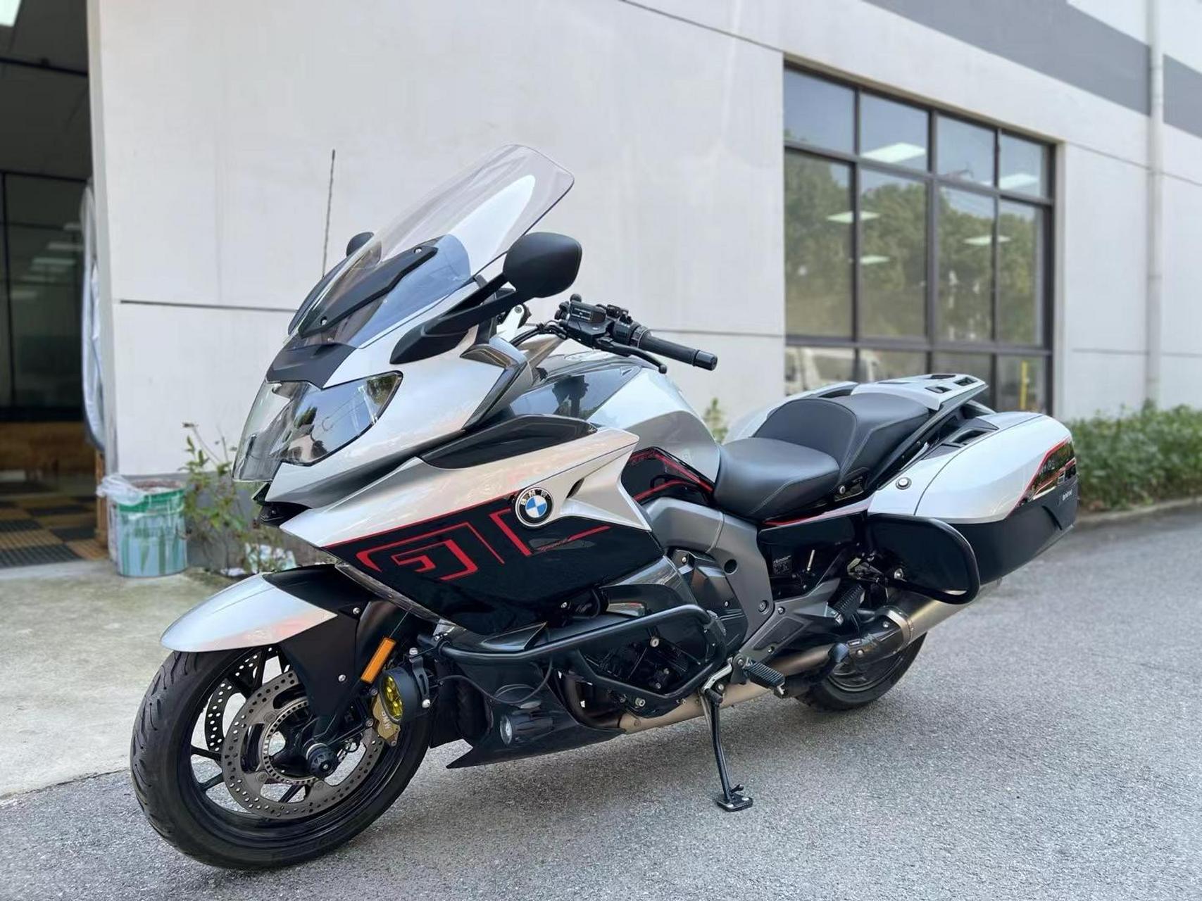 20年7月宝马k1600gt 准新车,实表6000多公里,改装4万块,全车车衣,天蝎