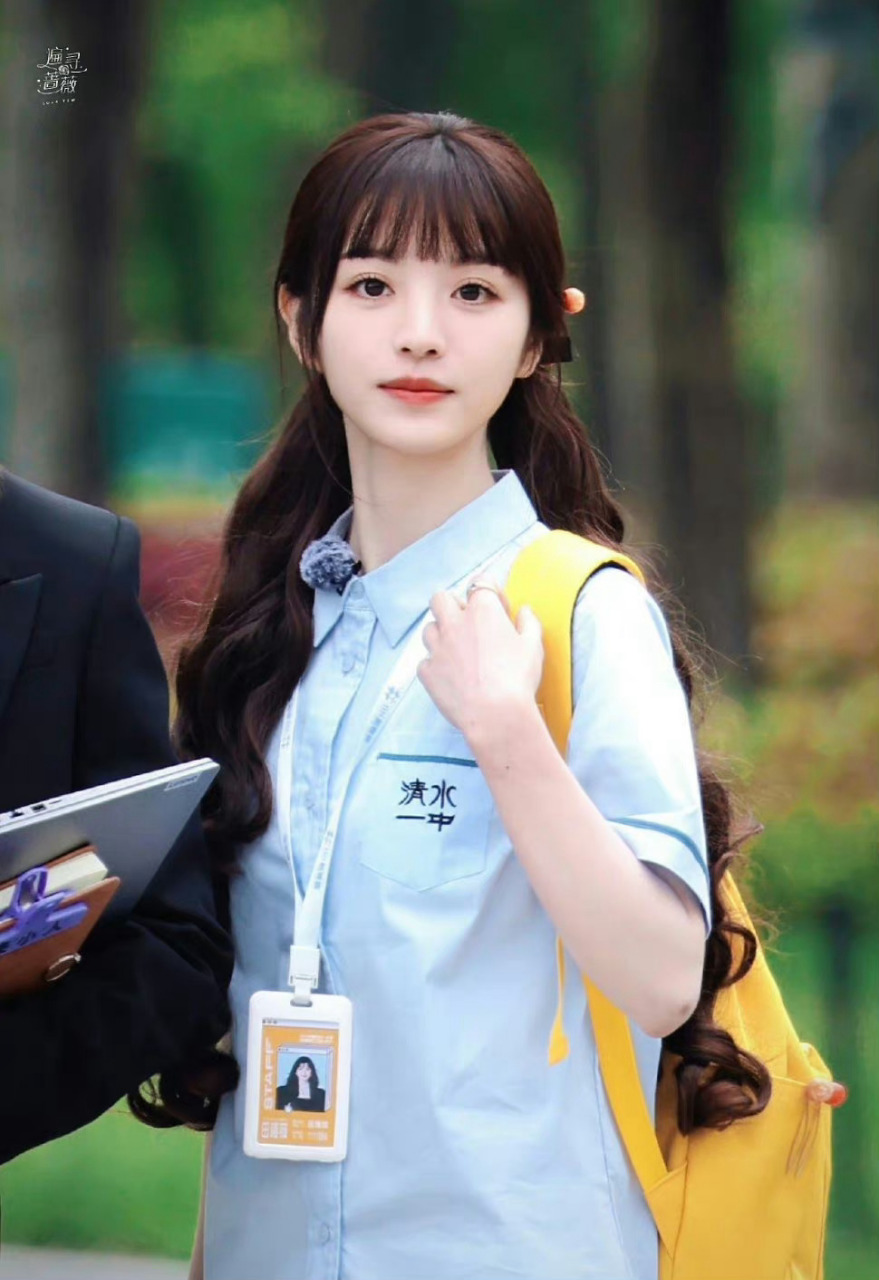 田曦薇校服造型# 田曦薇《女子推理社》路透来喽～小田的甜美校园风