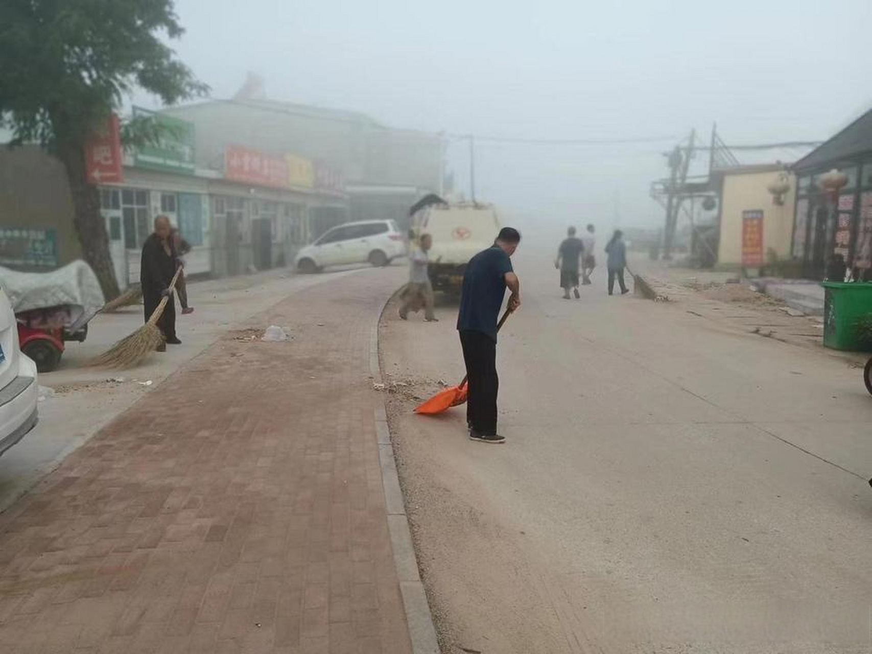 大寨乡:街面环境换新颜 来源兴城融媒  近日,为推动农村人居环境整治