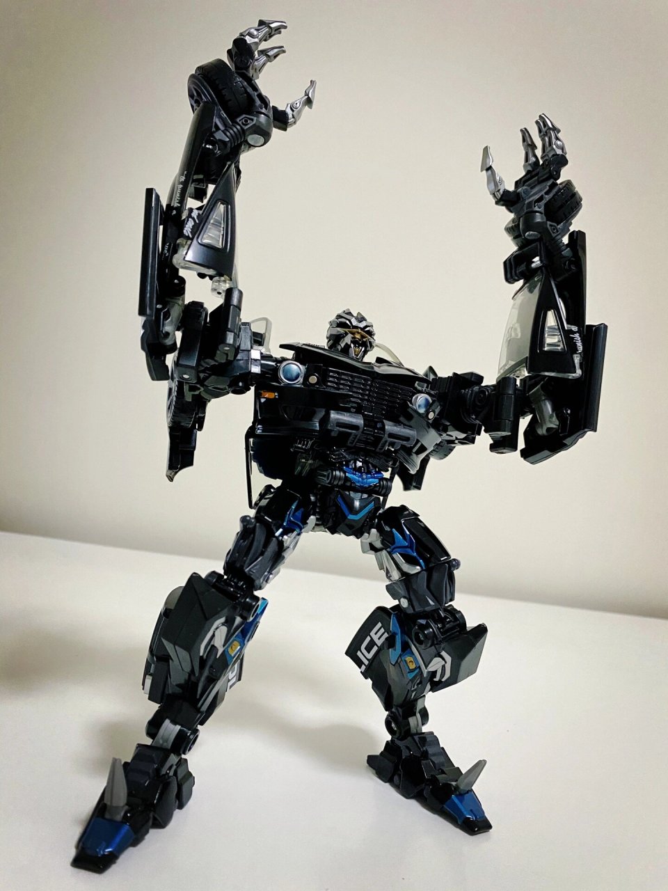 mpm05·路障   mpm05·路障,人形 路障vs大黄蜂