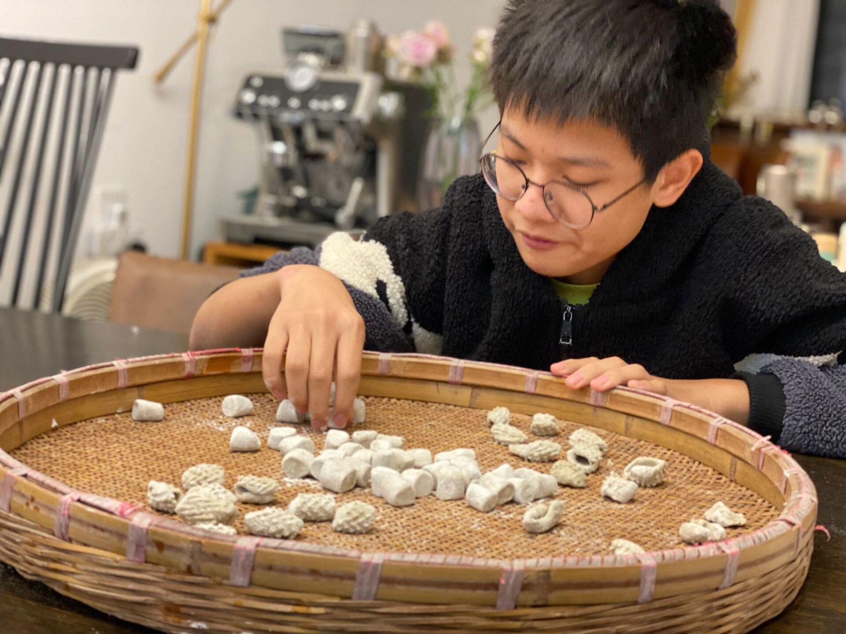 义乌荞麦老鼠 小时候,每一次吃这玩意儿,就盯着碗里那几口肉,面不爱吃