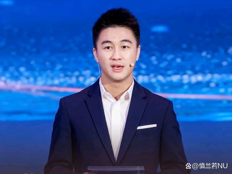 这不,何猷君就选择了陪妹妹去滑雪,把奚梦瑶一个人留在了家里