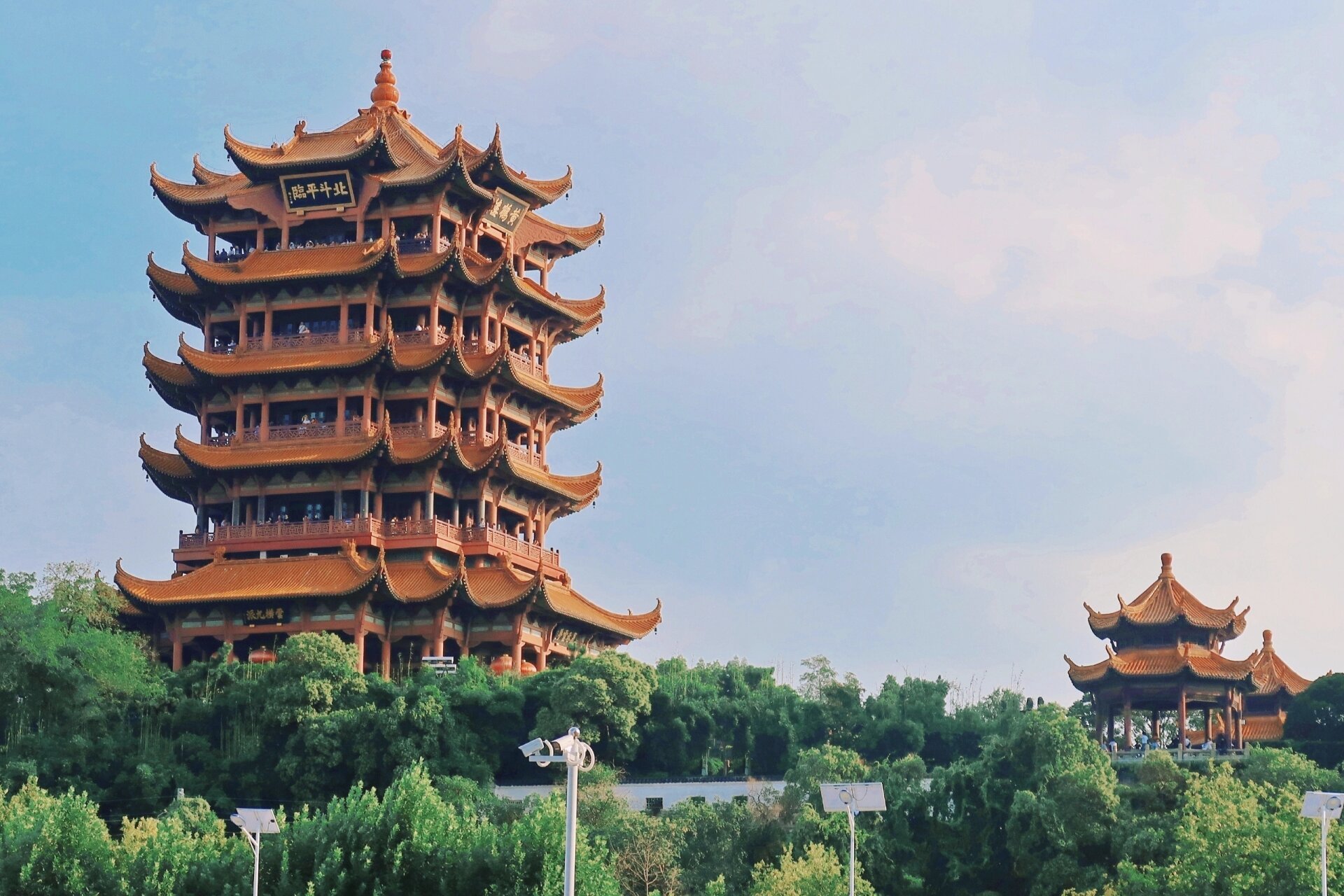 司门口黄鹤楼地铁站红墙 黄鹤楼和新中式好适配