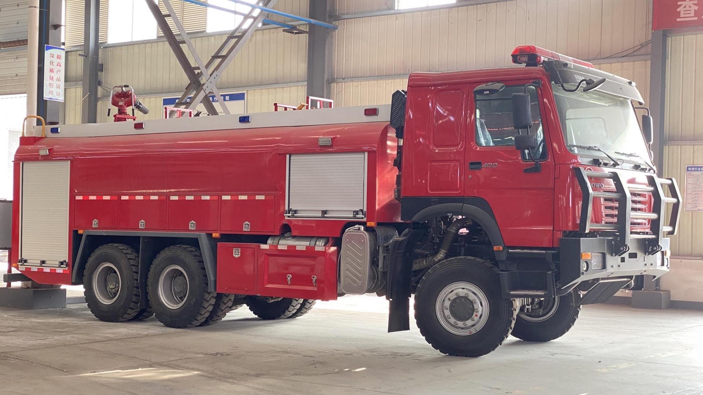 重汽豪沃六驱森林消防水罐车.