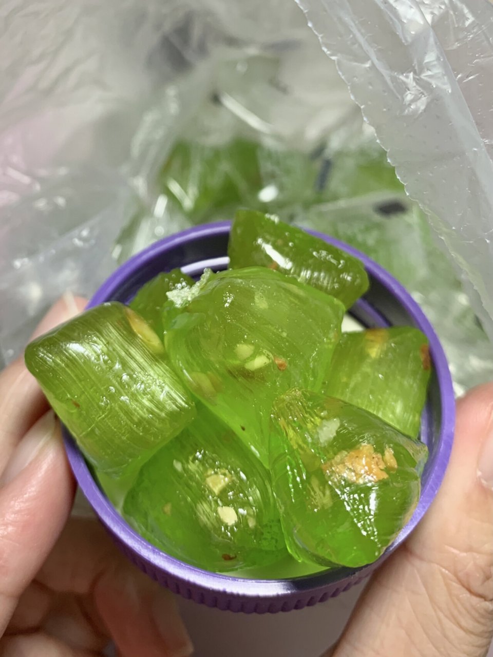 薄荷粽子糖! 这几天上课天天吃!迷上了! 甜甜的!还有一股薄荷味!