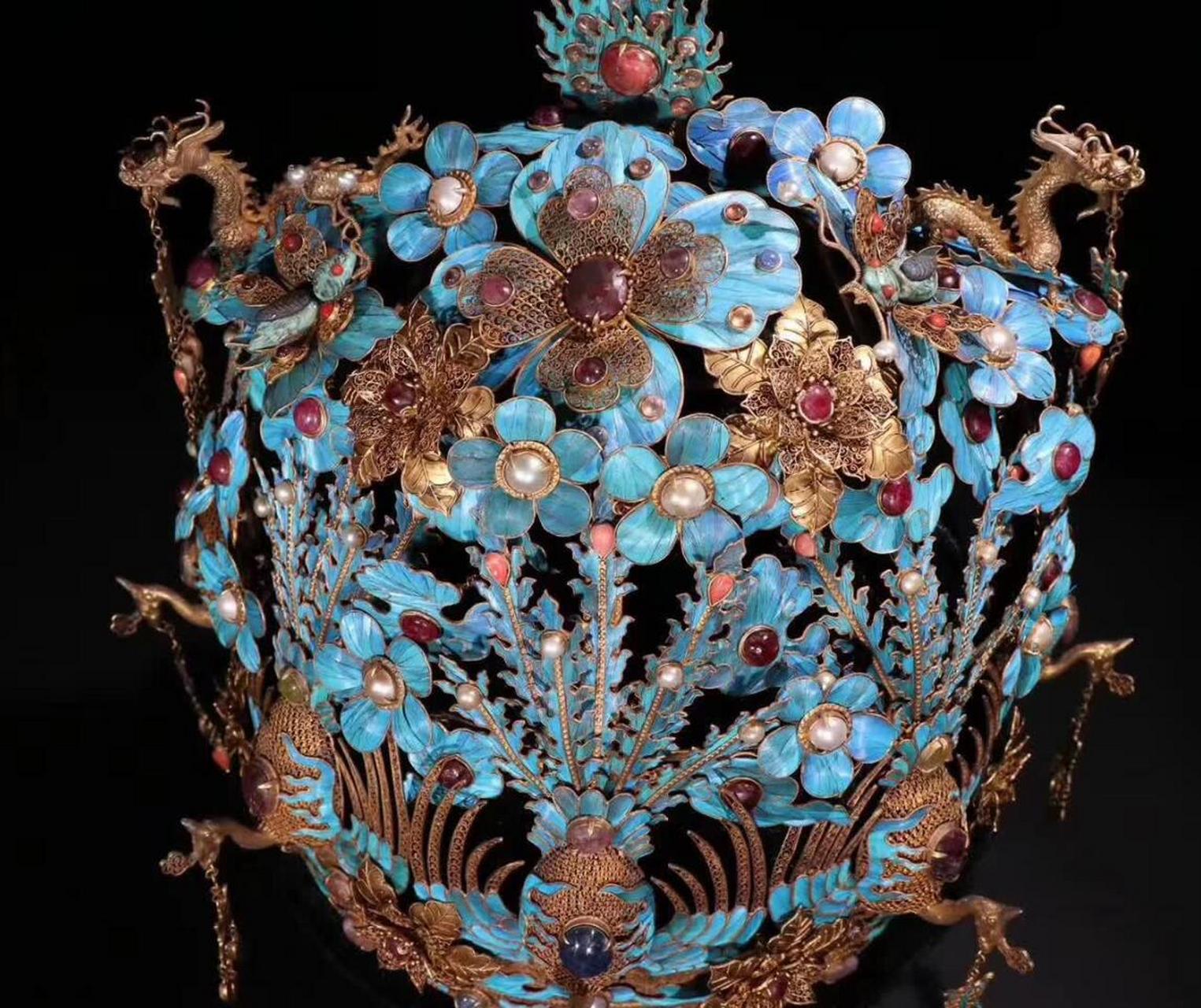 明代银鎏金点翠凤冠,以其独特的魅力与卓越的品质,成为了中国古代宫廷