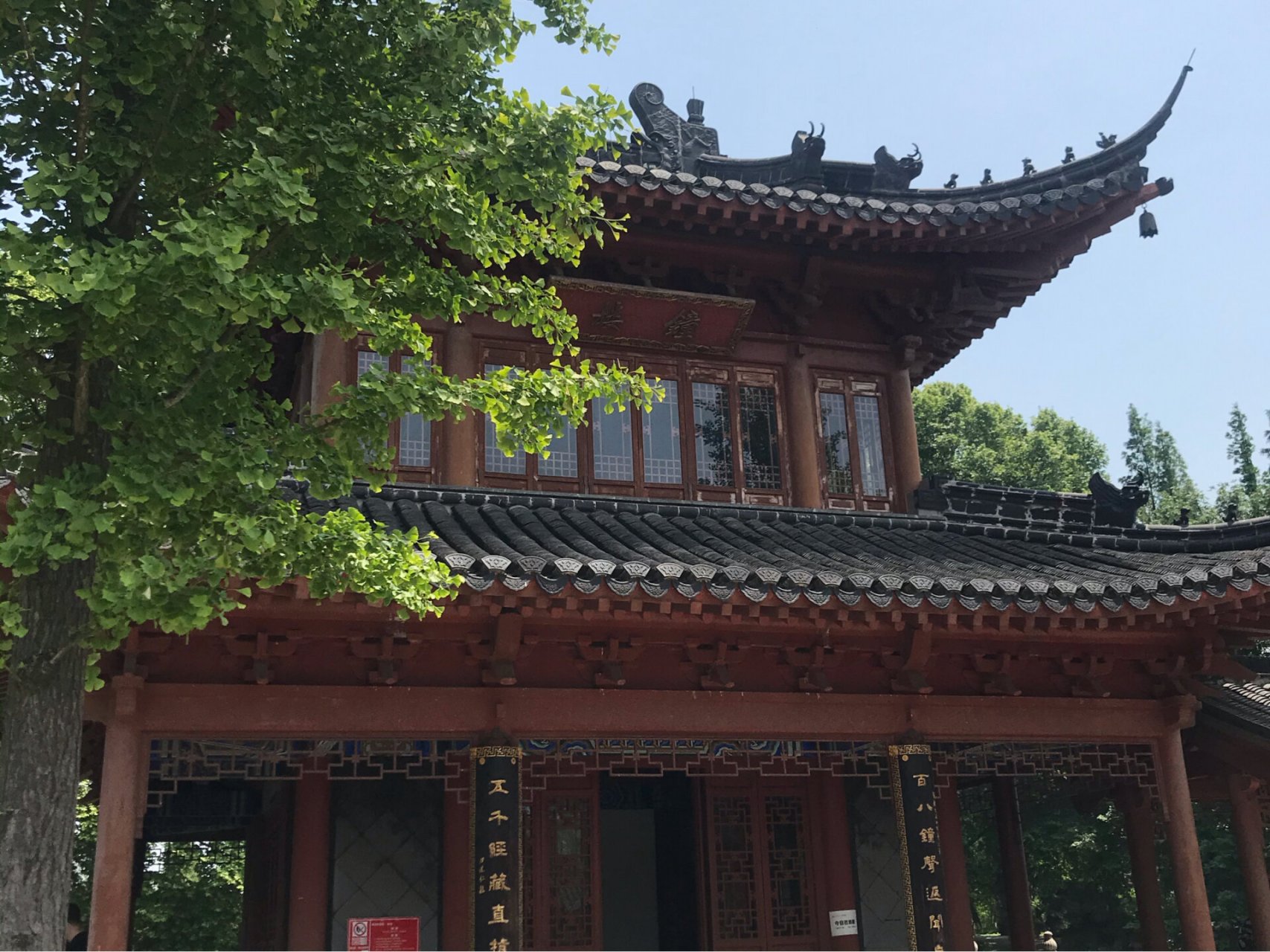 镇江焦山简介: 焦山是国家aaaaa级旅游景区,系"镇江三山"(另两个是