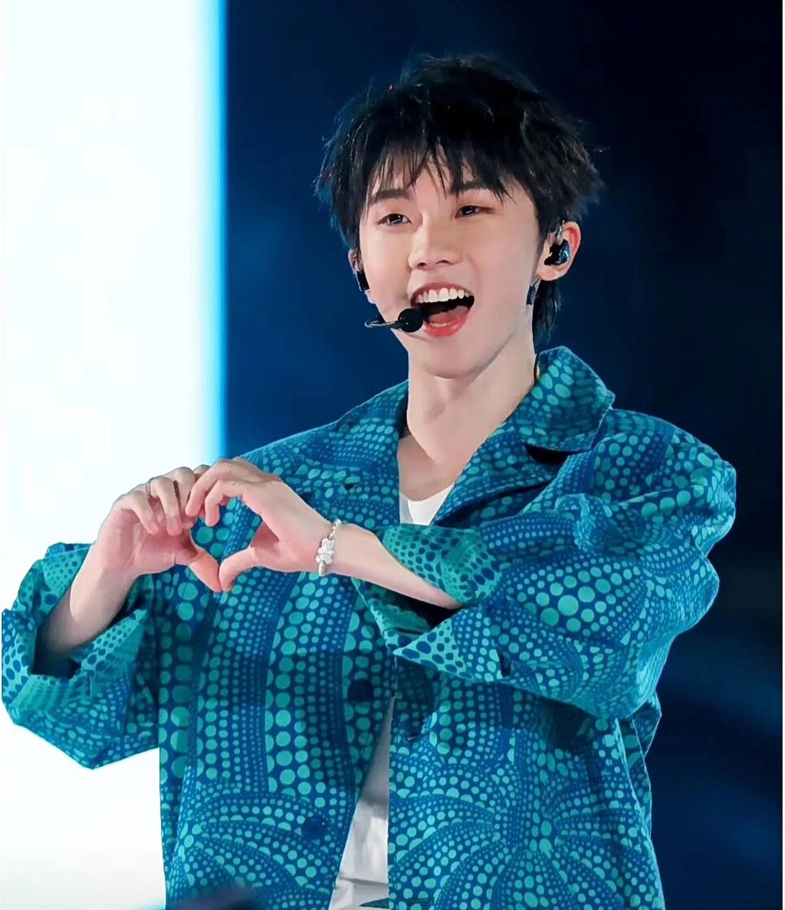 马嘉祺照片 97快来欣赏一下这位人气偶像马嘉祺的迷人照片吧!