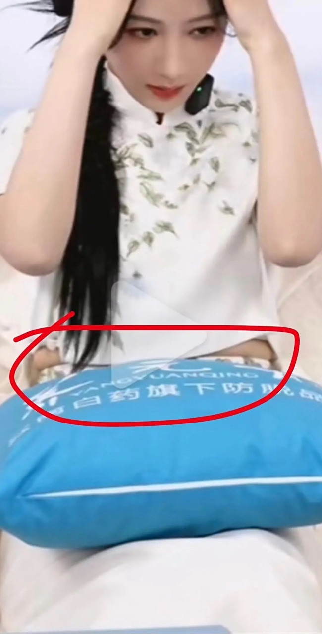 杨紫坐一点肚子上也会有肉肉