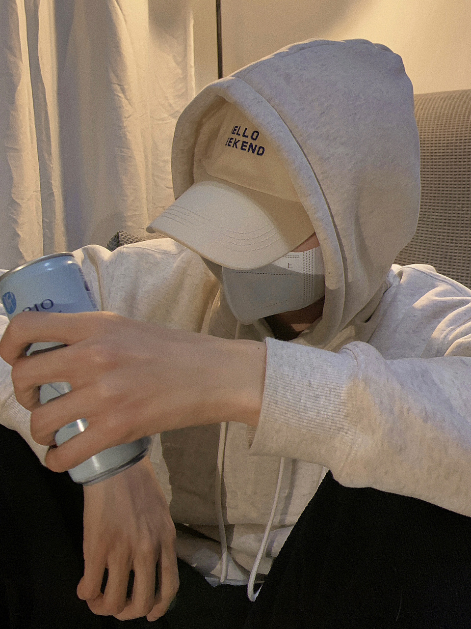 宅家不露脸氛围感拍照男生版情头来啦 之前这一组微醺宅家头像感自拍