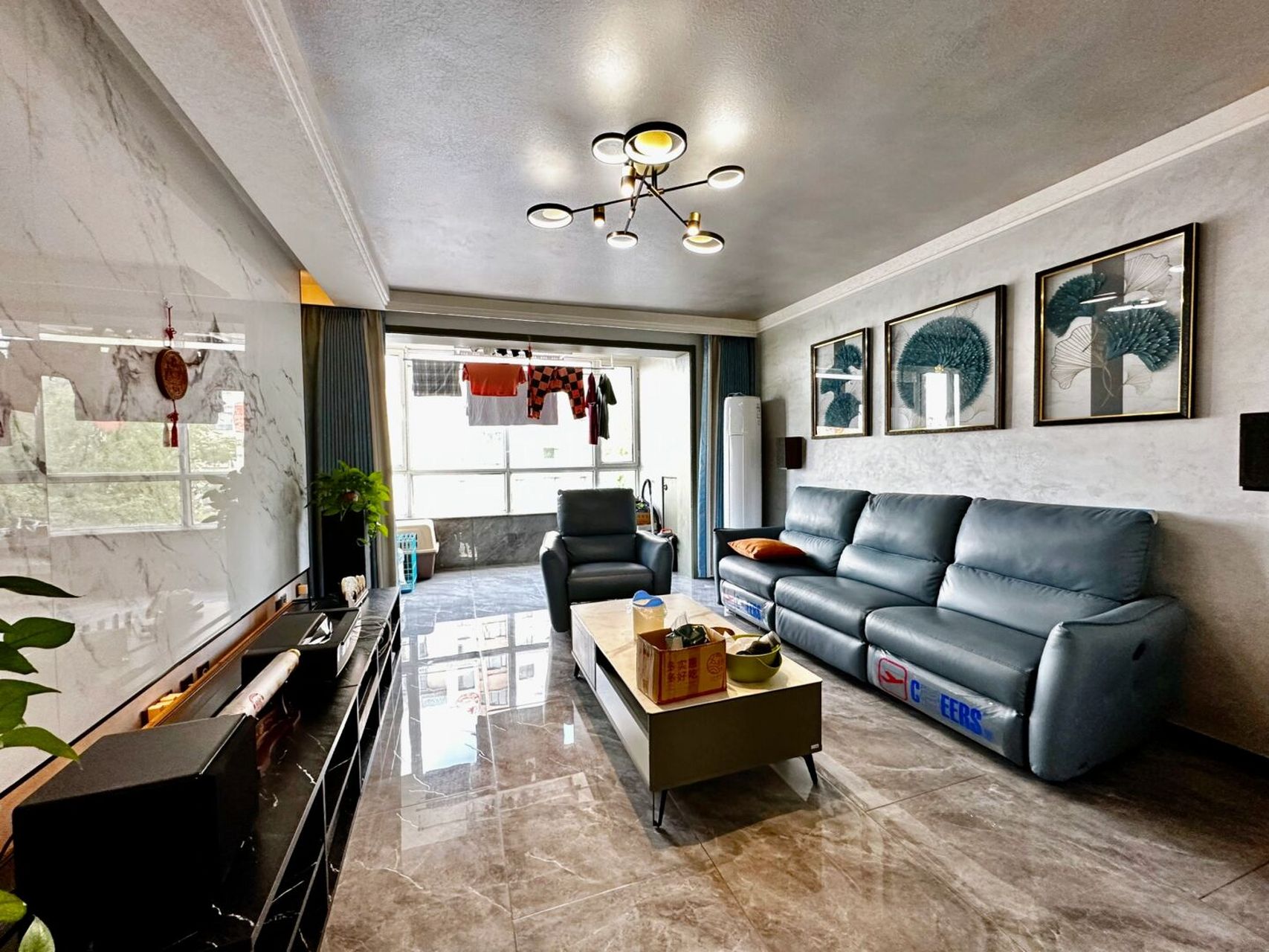 下楼就是咱们小草公园 巨海城三区电梯两居 巨海城三区   112平  总高