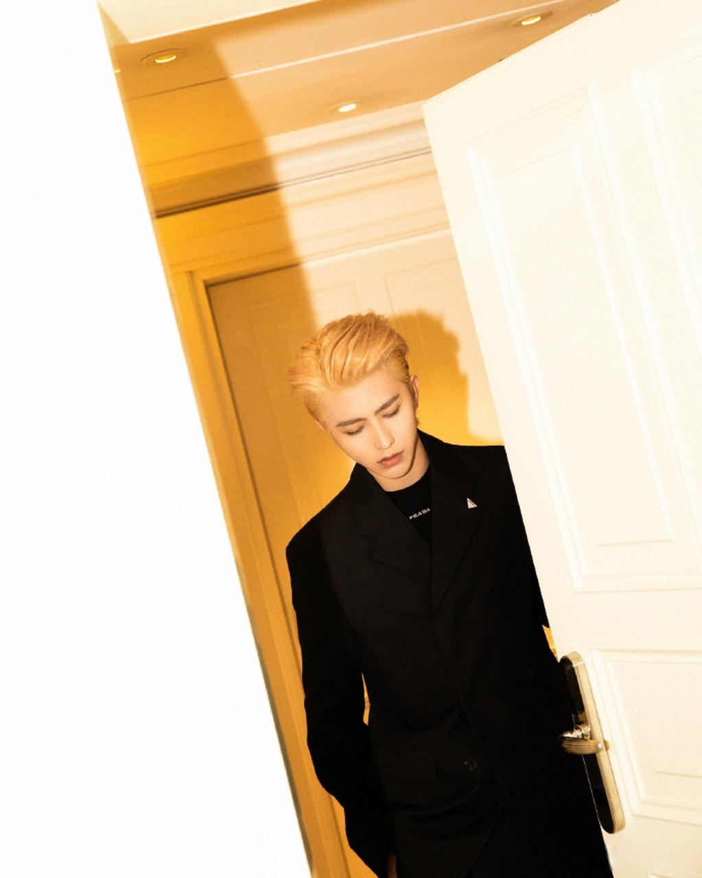 蔡徐坤金发大背头造型#蔡徐坤金发大背头看秀造型,大背头好 !!