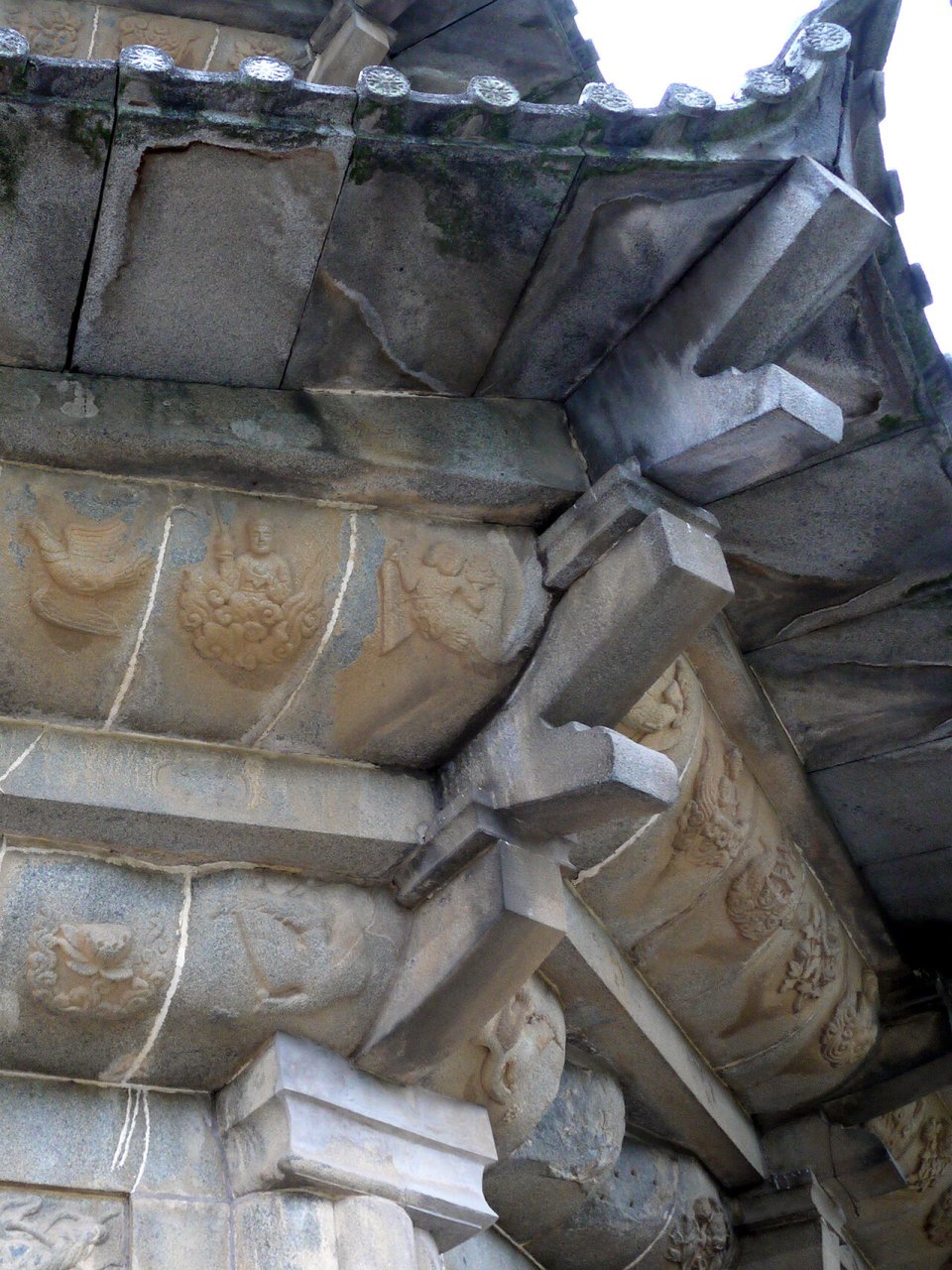 莆田广化寺释迦文佛塔 广化寺释迦文佛塔建于南宋,平面八角形,五层