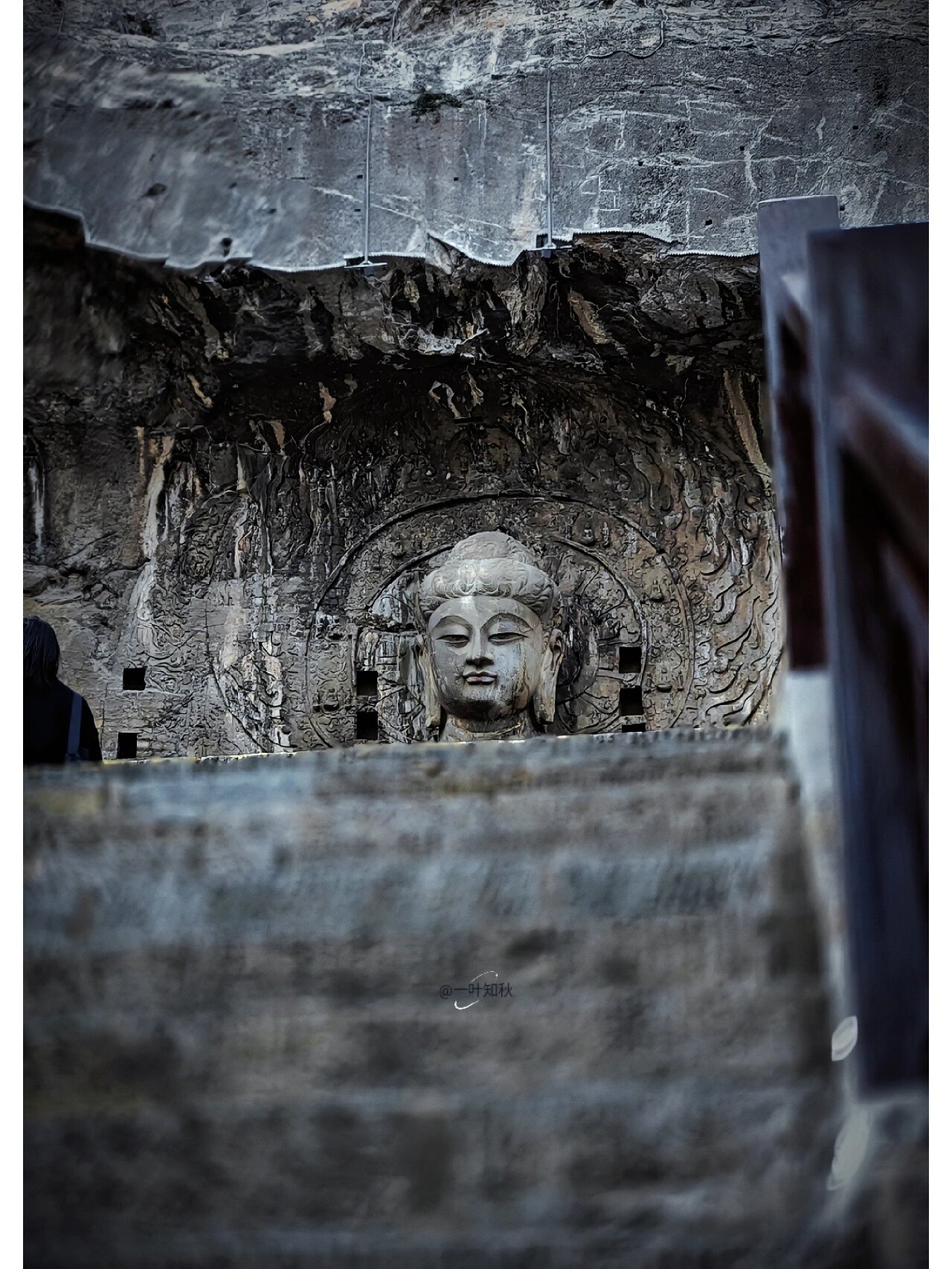 卢舍那大佛作于唐高宗咸亨三年(公元672年),位于洛阳龙门西山南部山腰