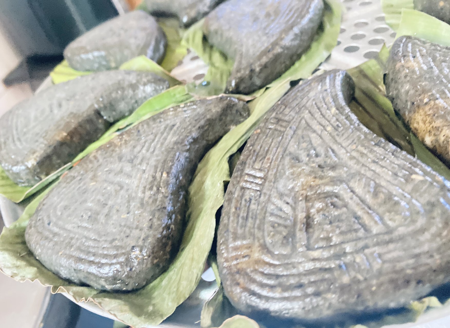 过年必做鼠壳粿也叫做乌粿桃 鼠粬粿,官方名称"鼠粬粿",也称茨壳粿