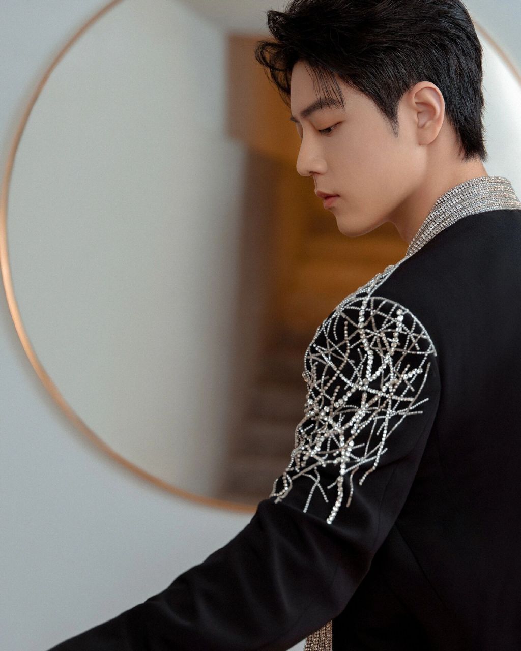 肖战×balmain | 黑色晶饰西装帅气闪耀~90 肖战身着 balmain2023